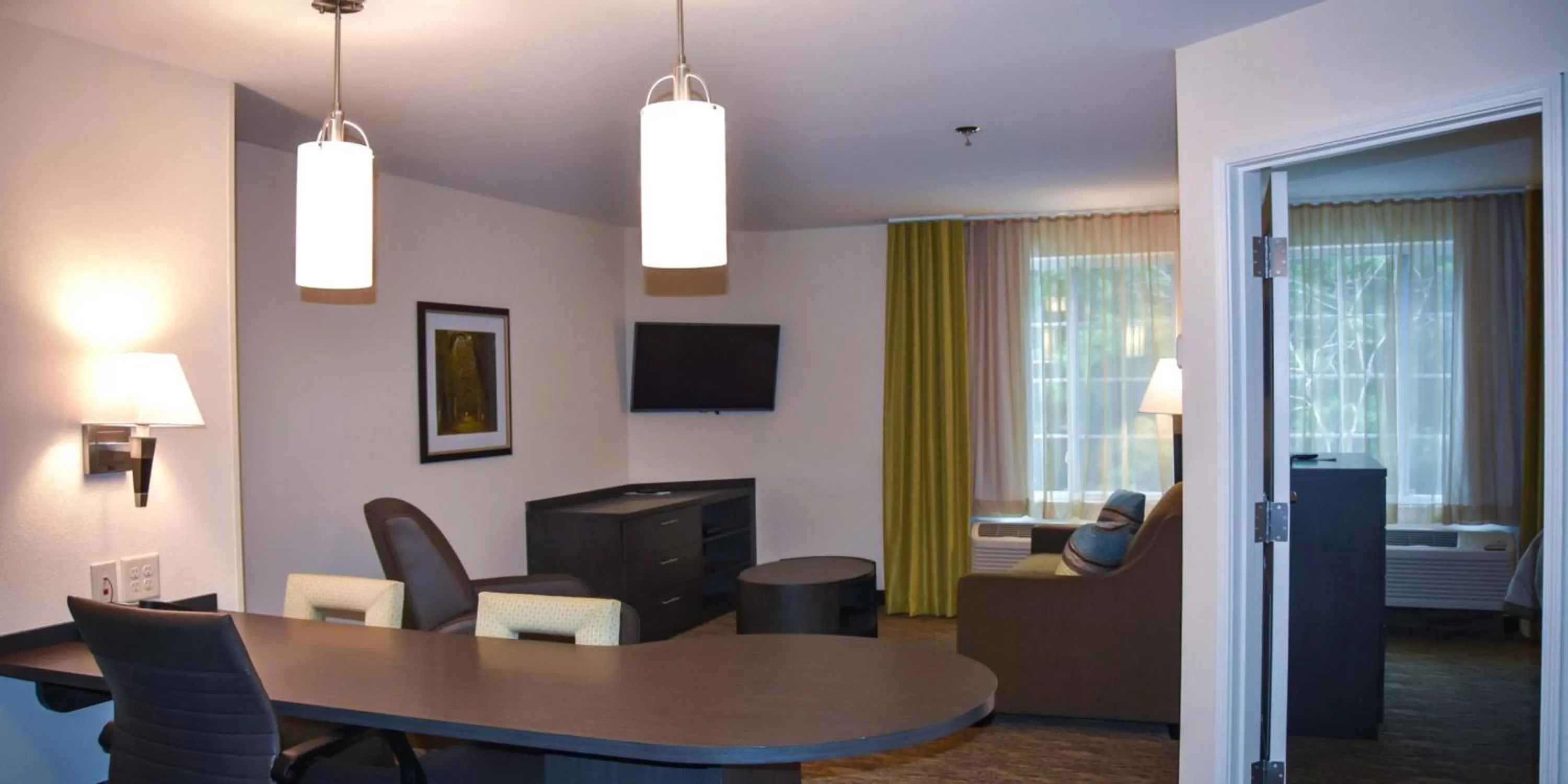 One-Bedroom Queen Suite in Candlewood Suites Pearl by IHG