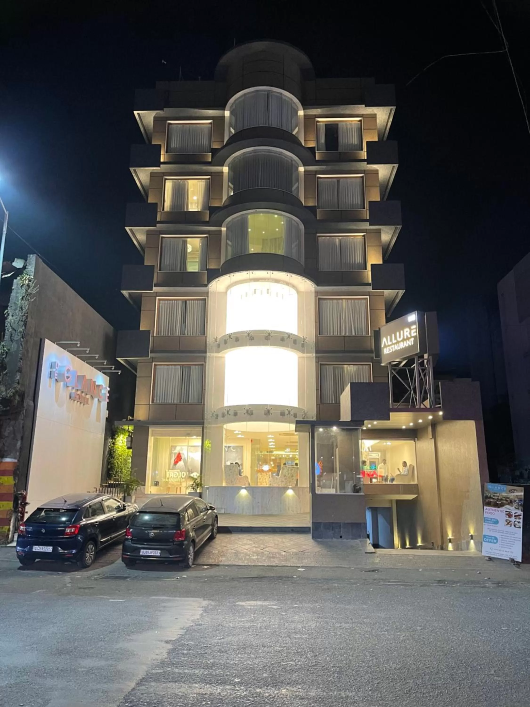 De Glance Hotel, Near Surat Railway Station