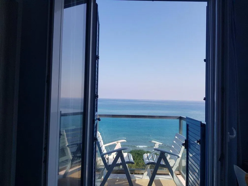 Room with Balcony and Sea View in Hotel Tourist