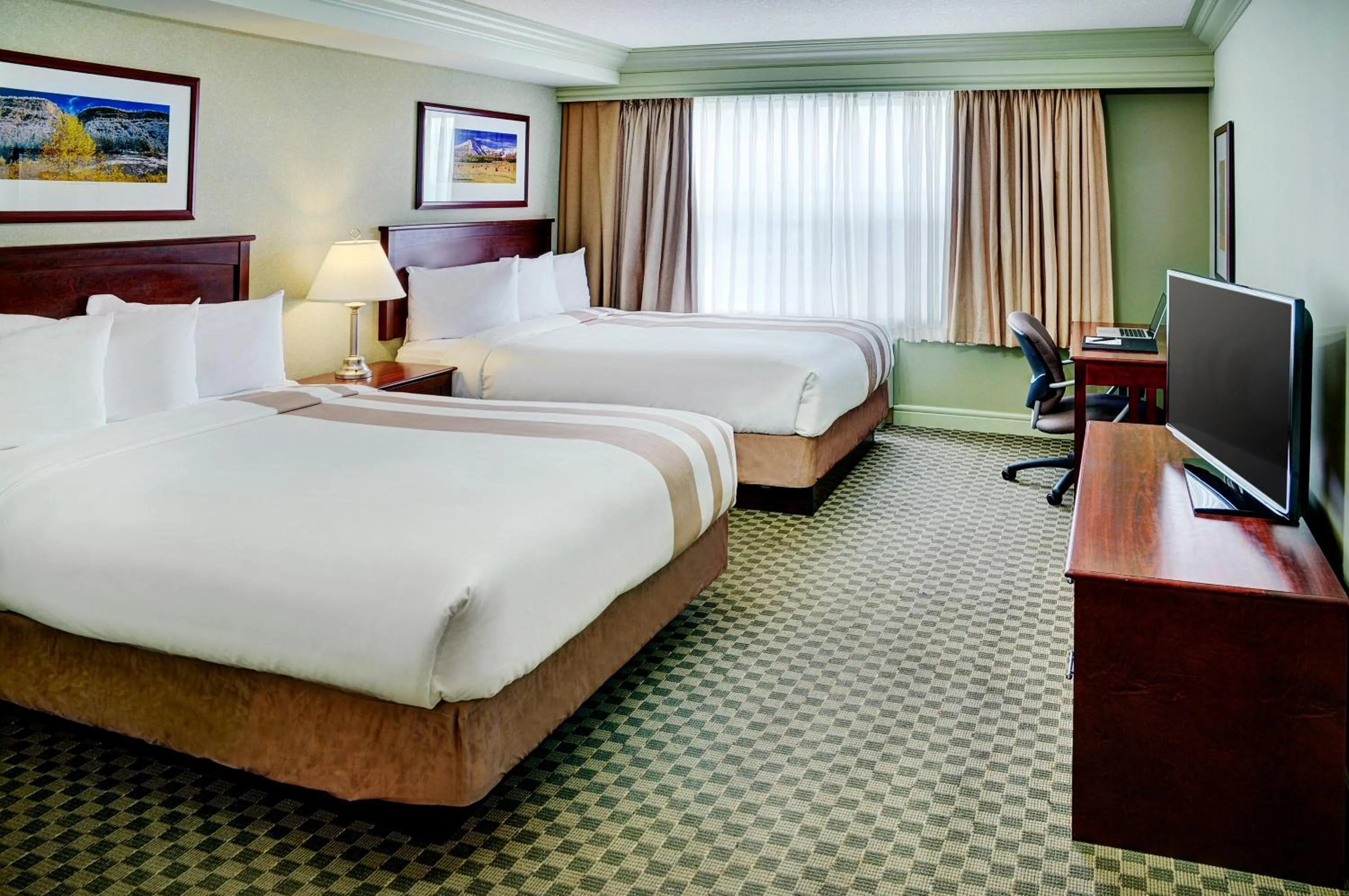 Queen Room with Two Queen Beds in Chateau Nova Kingsway