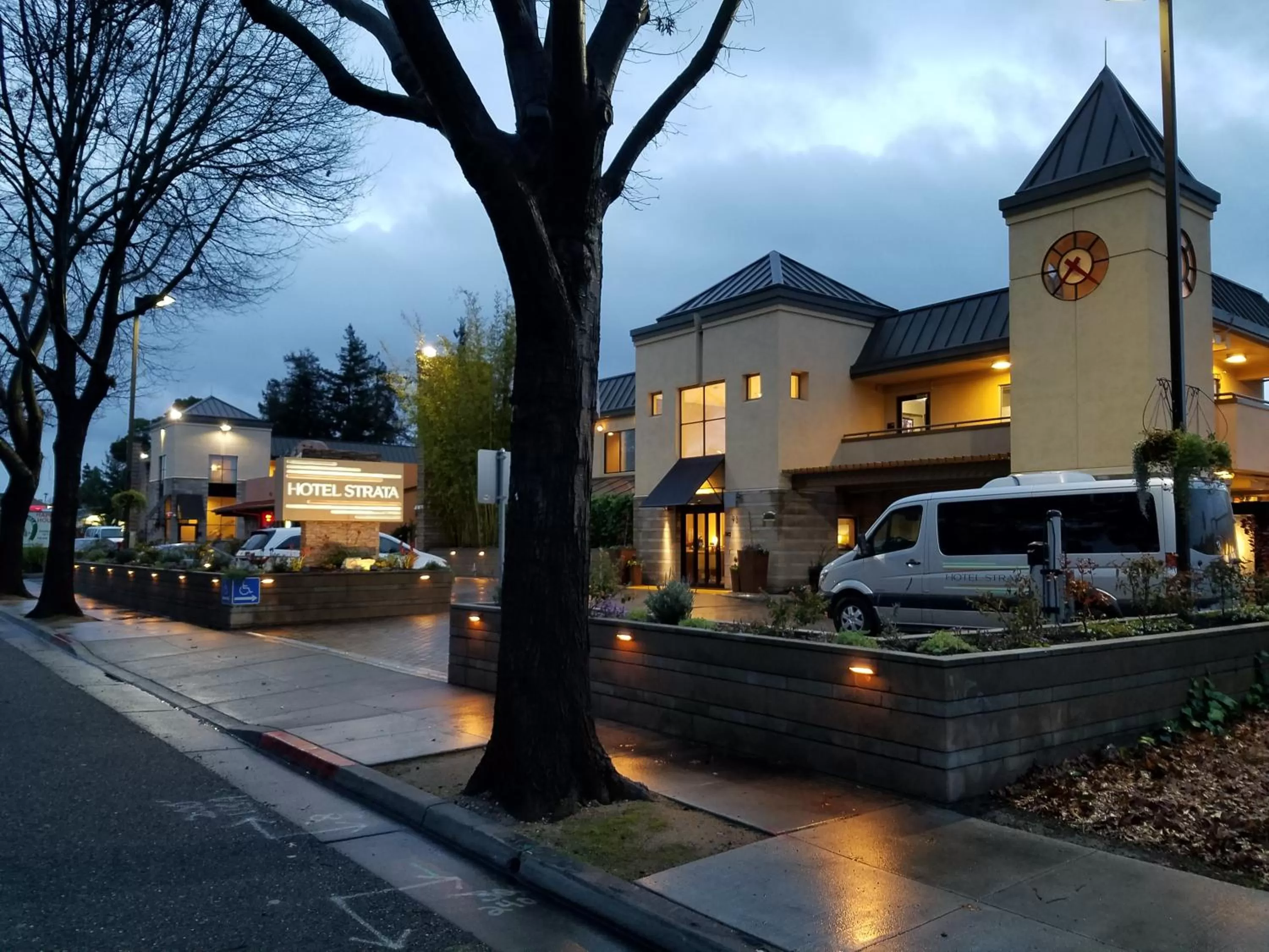 Hotel Strata