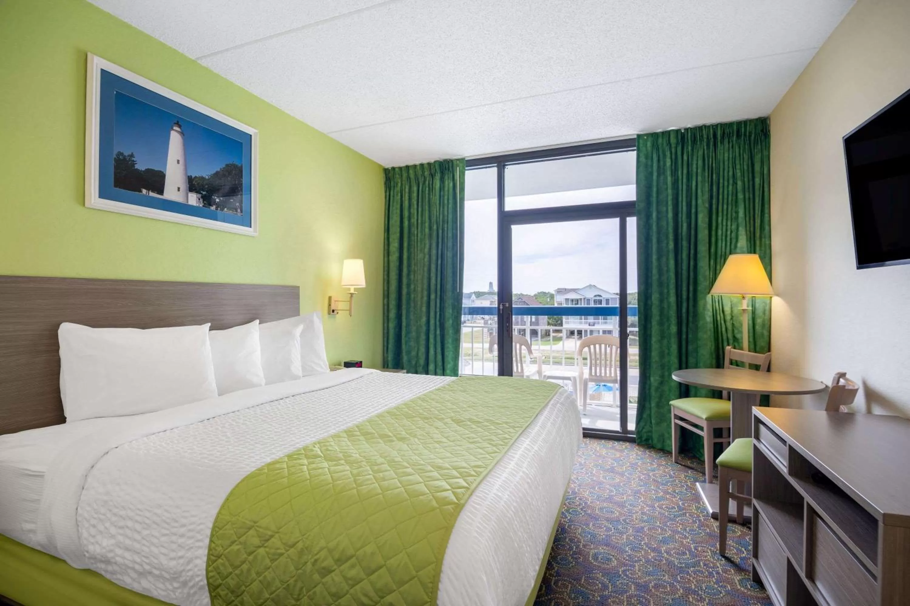 King Room with Pool View - Non-Smoking in Travelodge by Wyndham Outer Banks/Kill Devil Hills