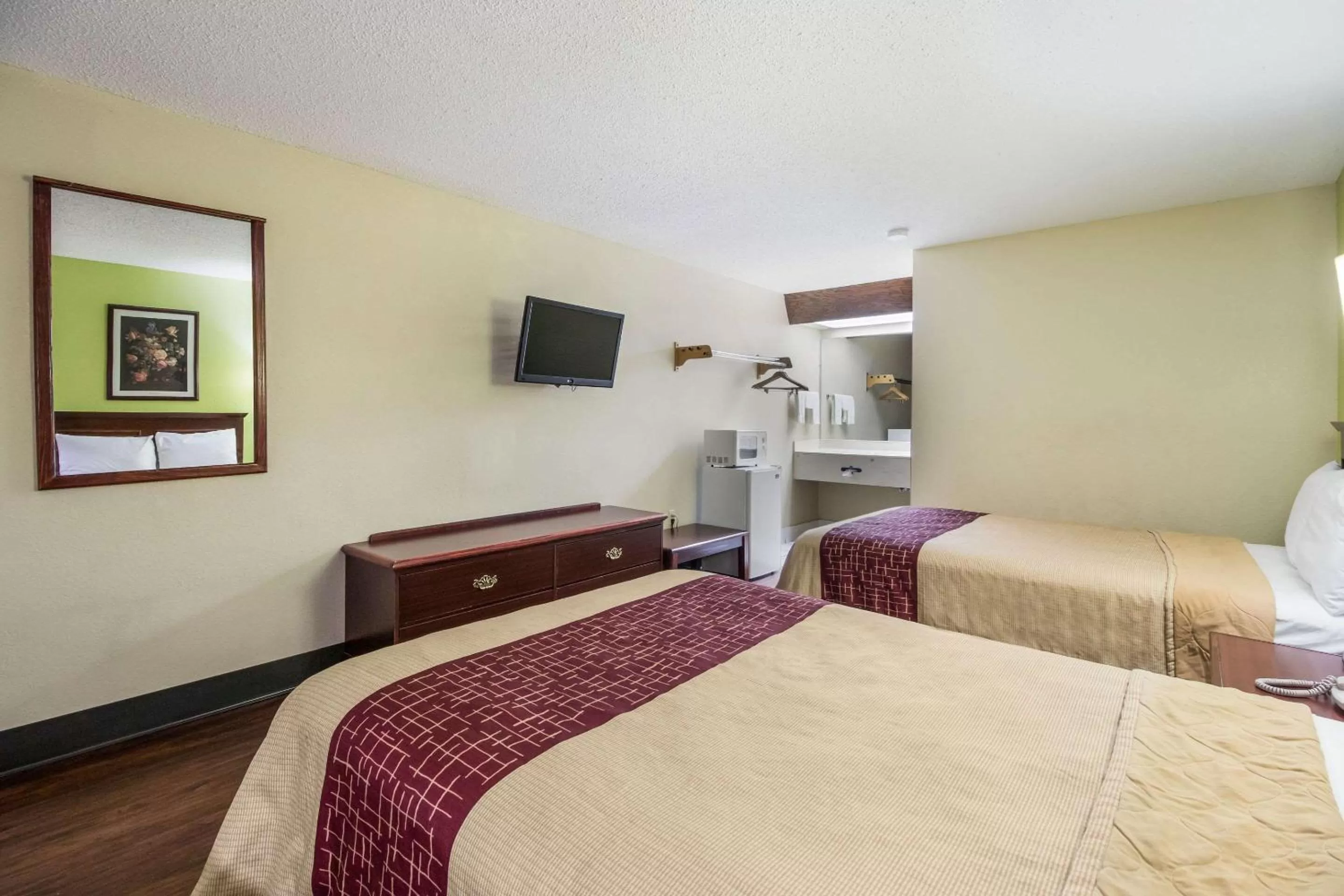 Double Room with Two Double Beds - Non-Smoking in Rodeway Inn Bolivar