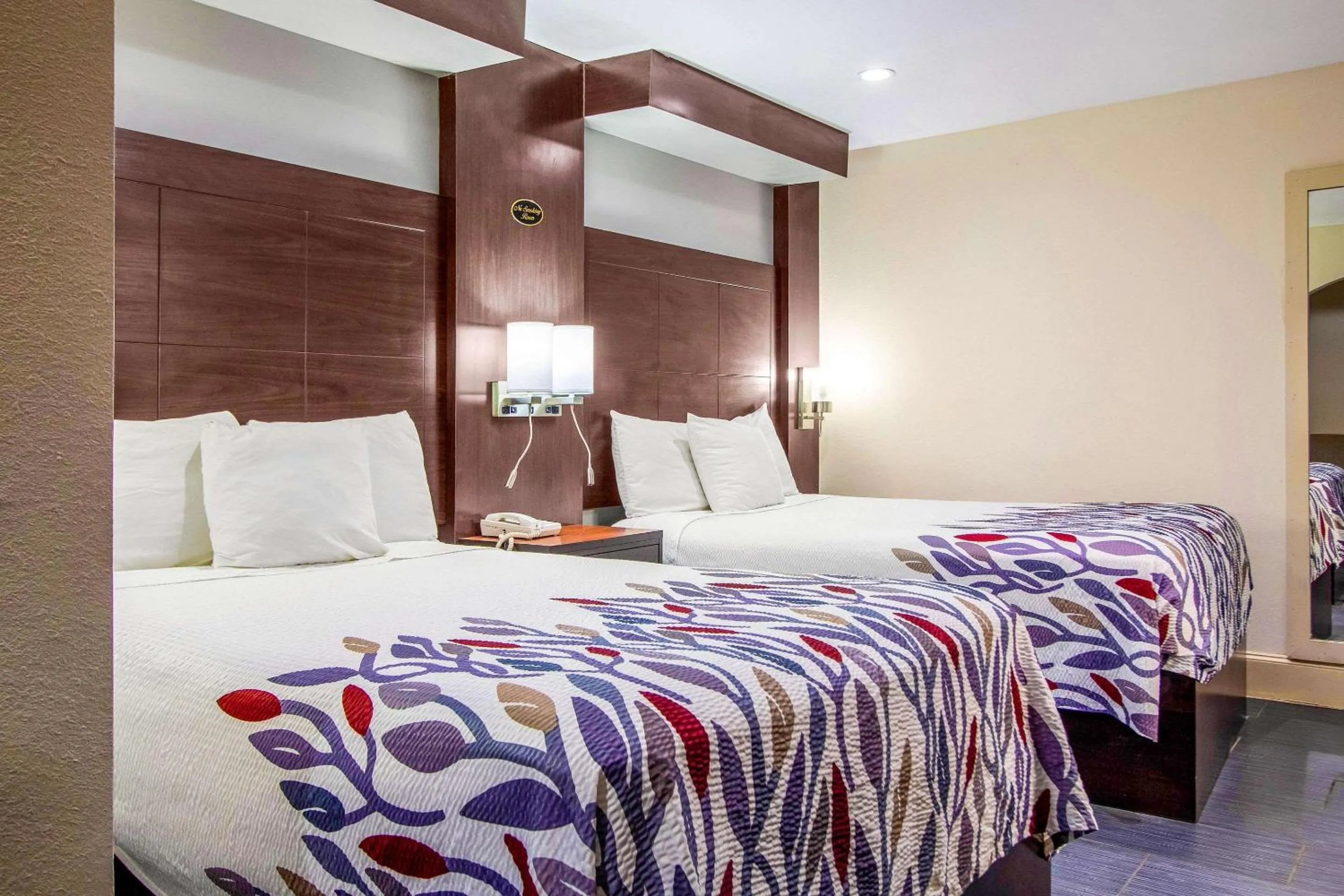 Efficiency Suite with Two Double Beds - Non-Smoking in Rodeway Inn & Suites Houston near Medical Center