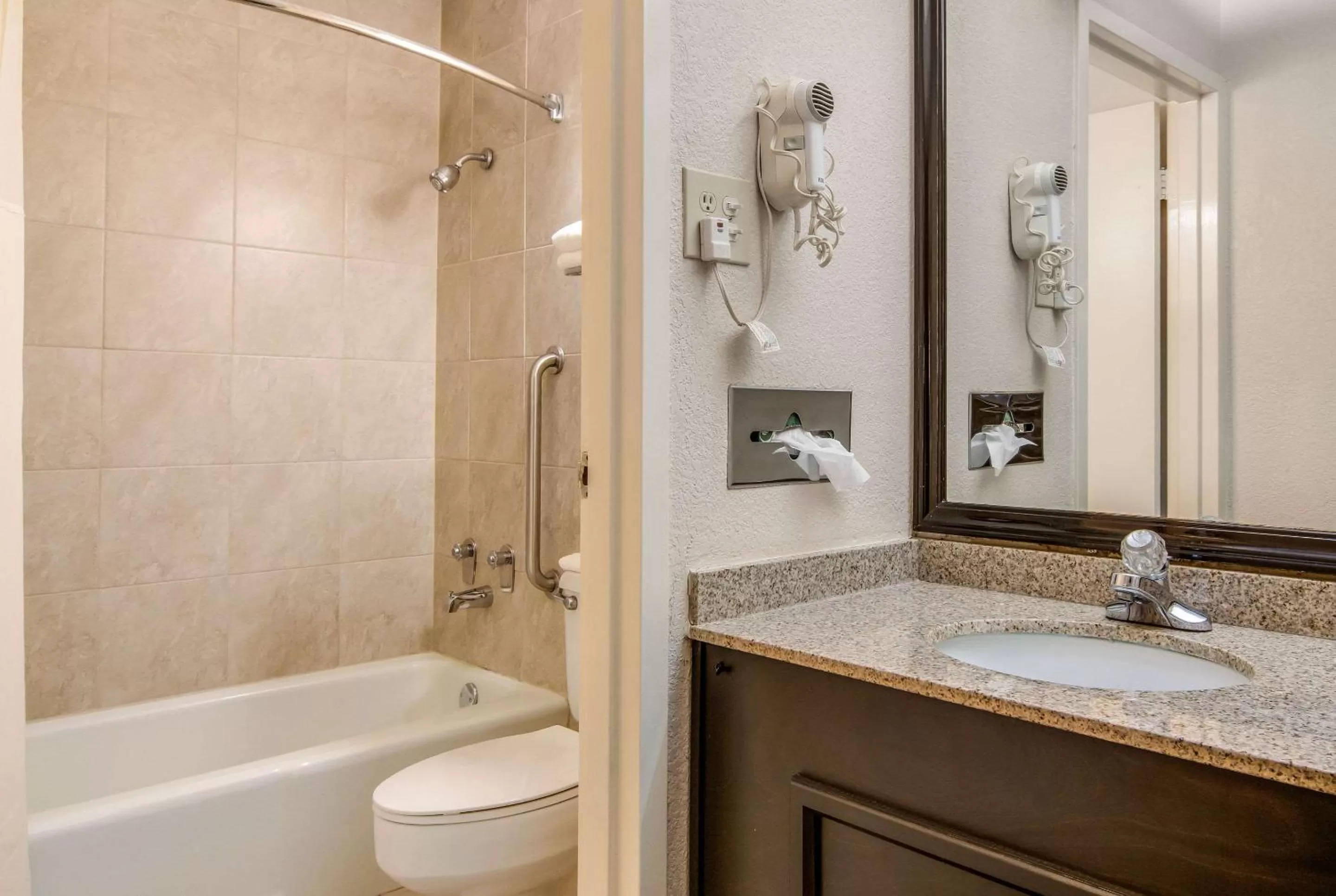 King Room - Non-Smoking in Quality Inn Suwanee I-85