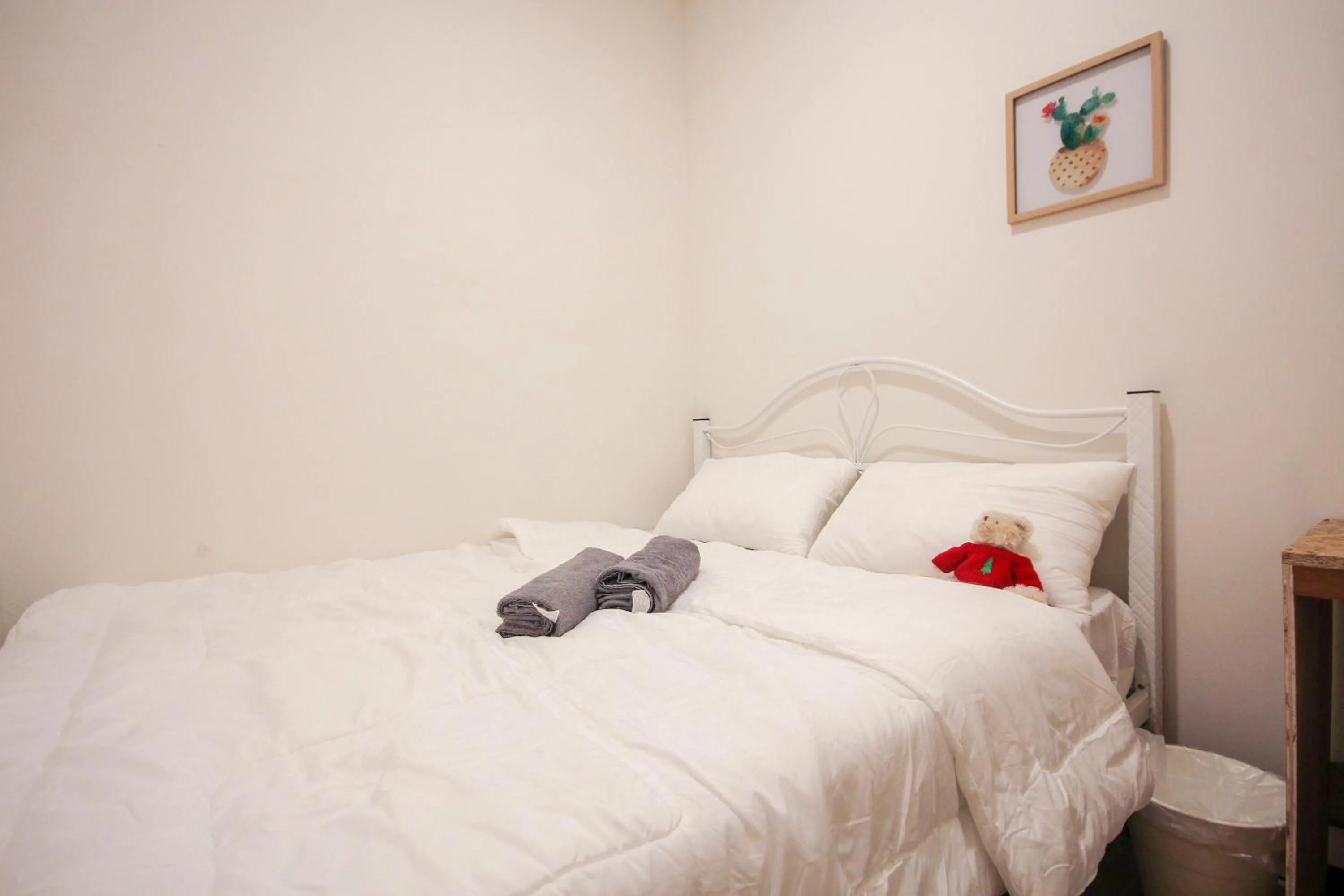 Deluxe Queen Room in Little Houses