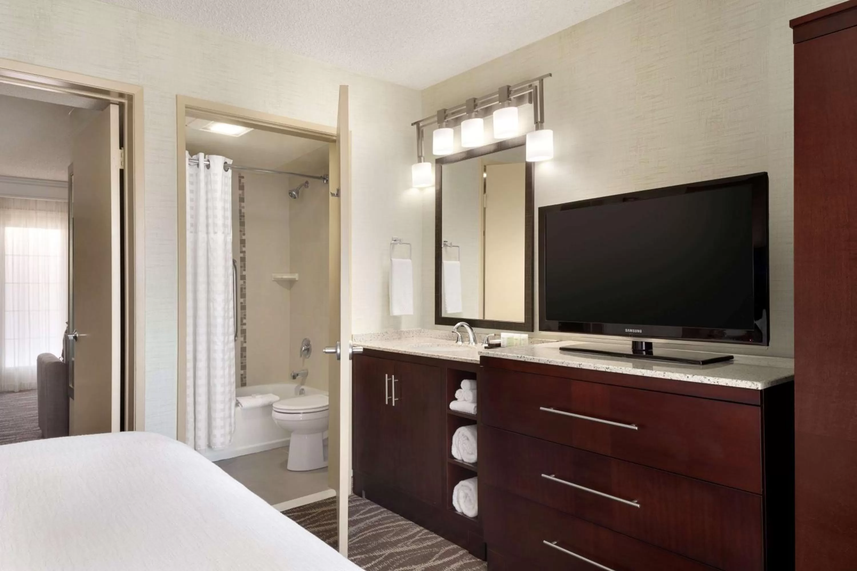 Bed in Embassy Suites by Hilton Lompoc Central Coast