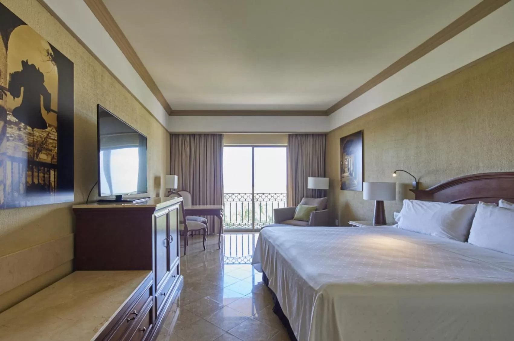 Superior Room 1 King in Fiesta Americana Merida