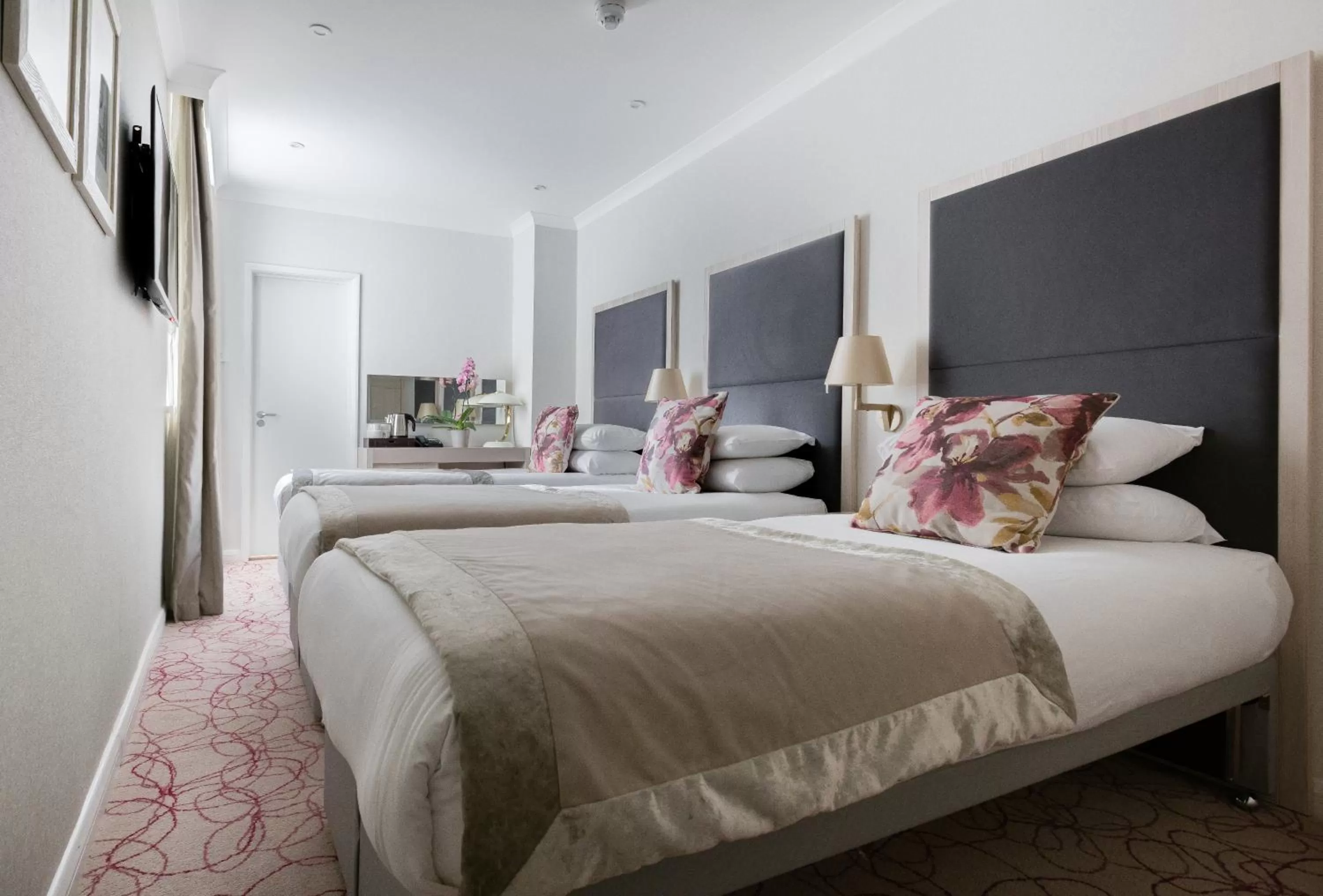 Triple Room in Blandford Hotel