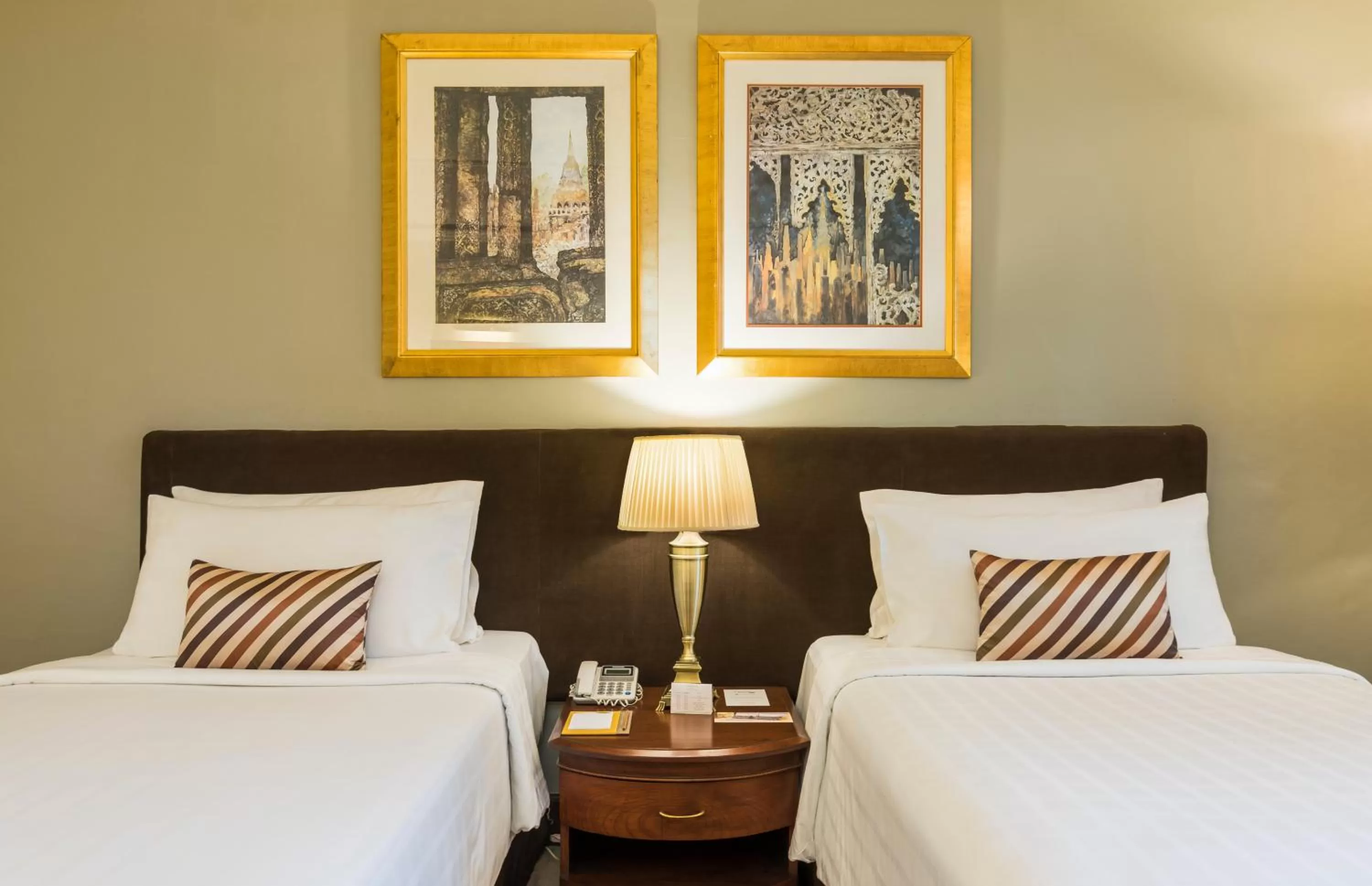 Deluxe Room Lake or Garden View - Twin in Chatrium Hotel Royal Lake Yangon