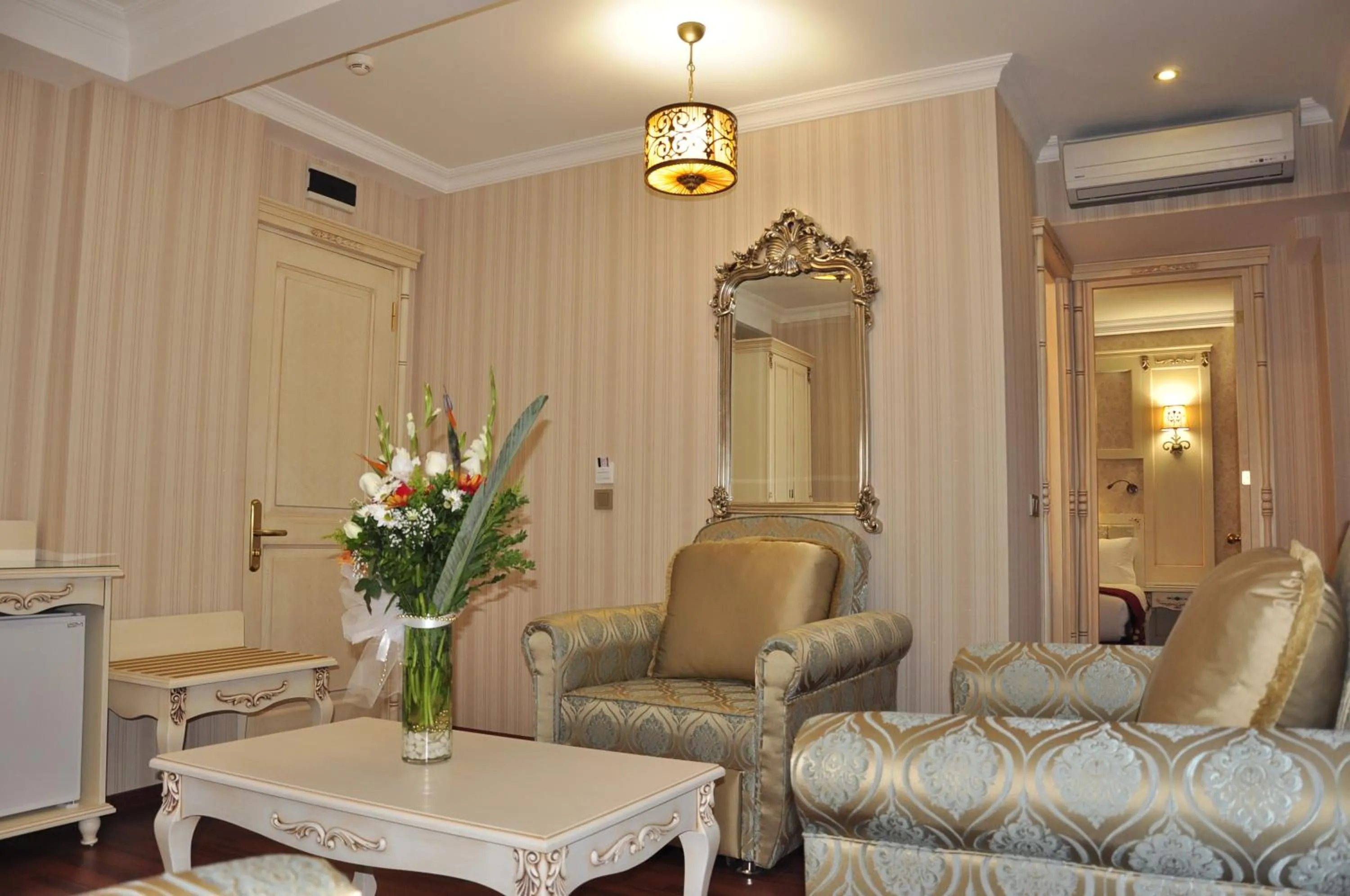 Family Room with Sea View in Muyan Suites