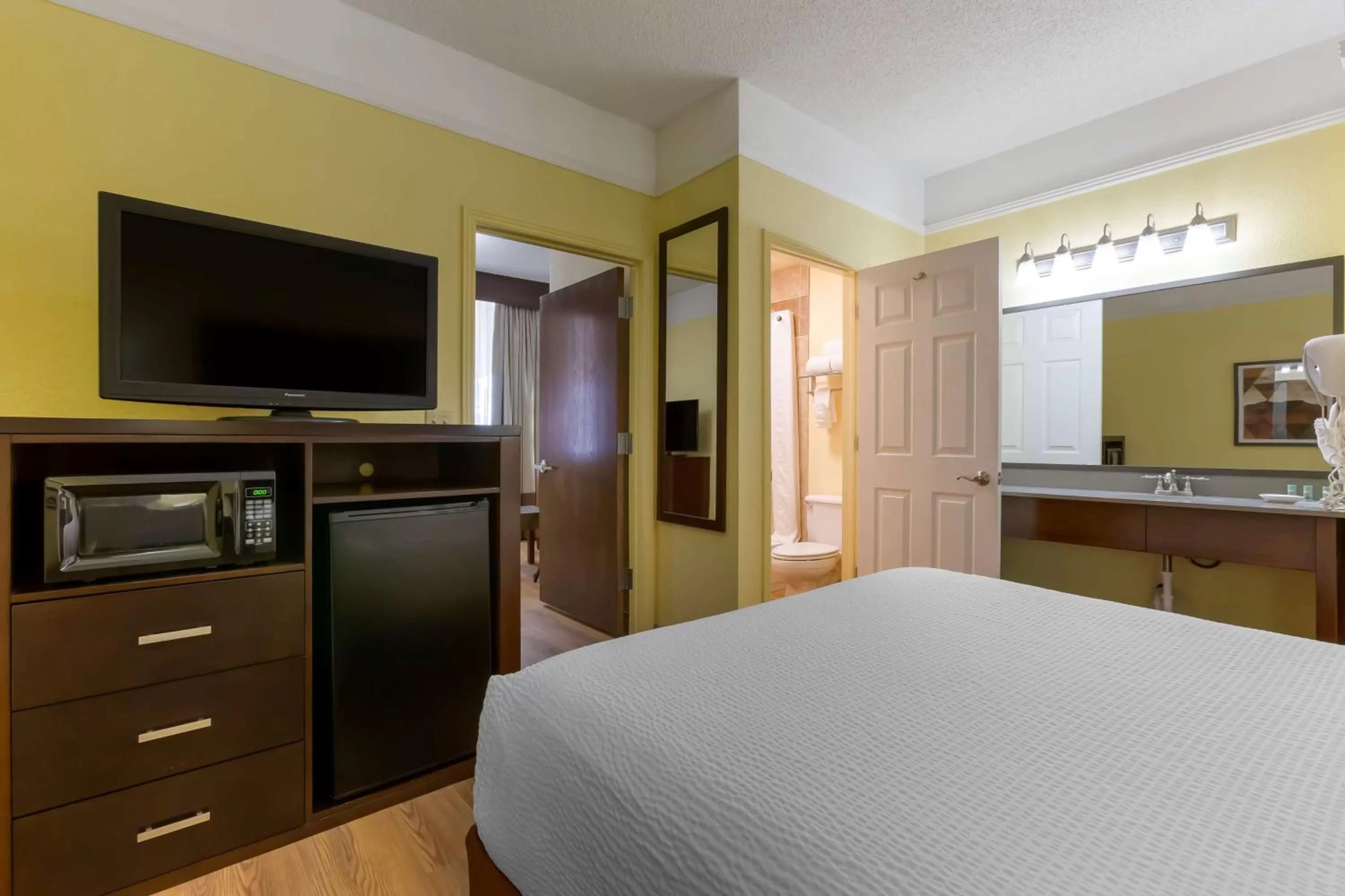 Mini Queen Suite - Non-Smoking in Best Western Phoenix Goodyear Inn