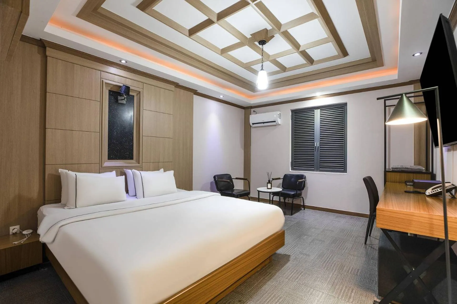 Standard Double Room in Central Plaza Hotel