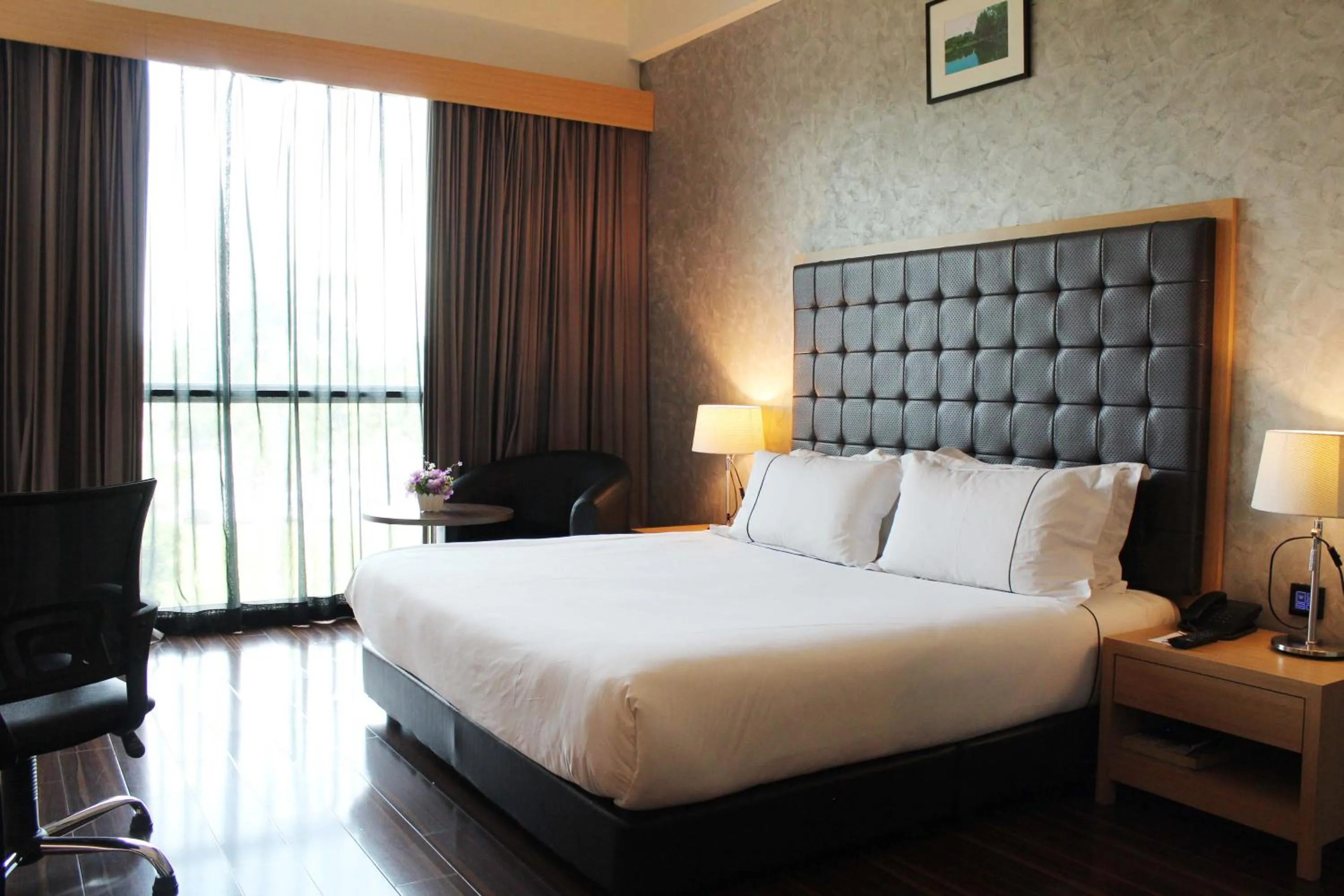 Superior King Room in Symphony Suites Hotel