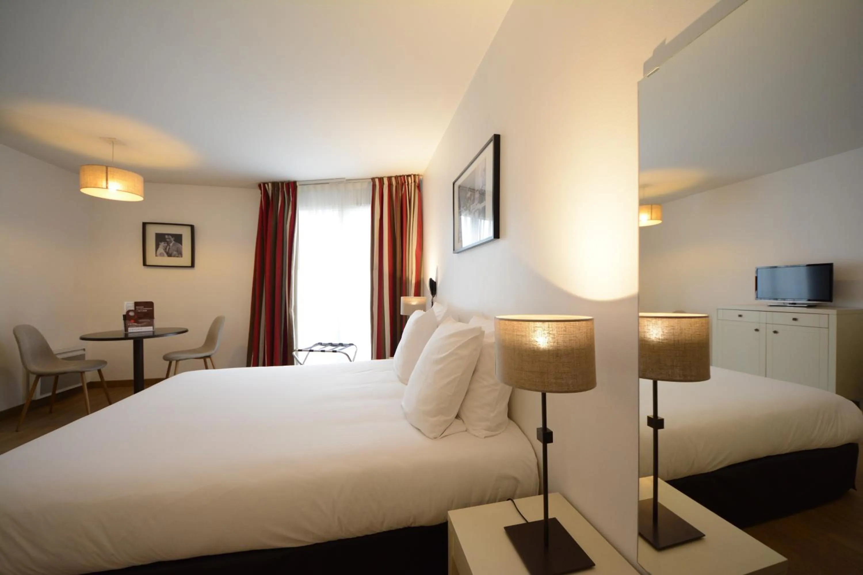 Double Bed room  in Hotel Cerise Chatou