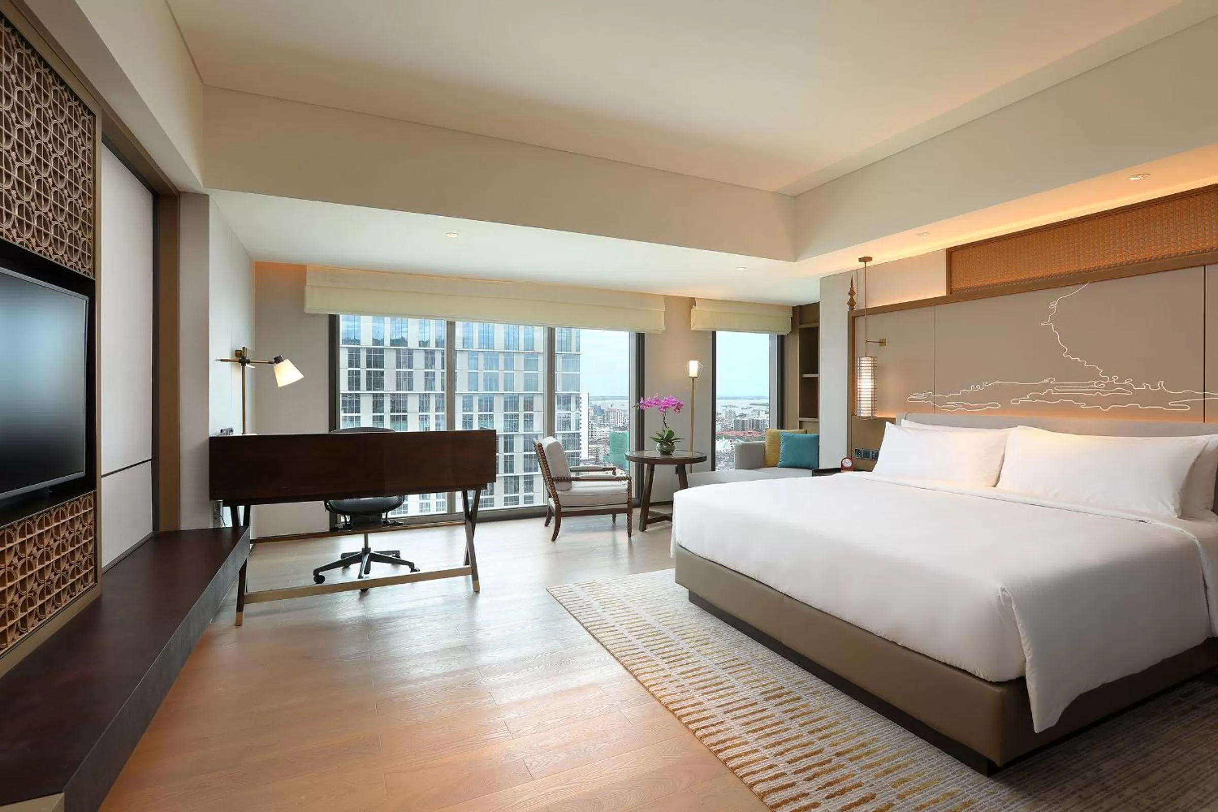 Premier Studio King Room in Pan Pacific Yangon