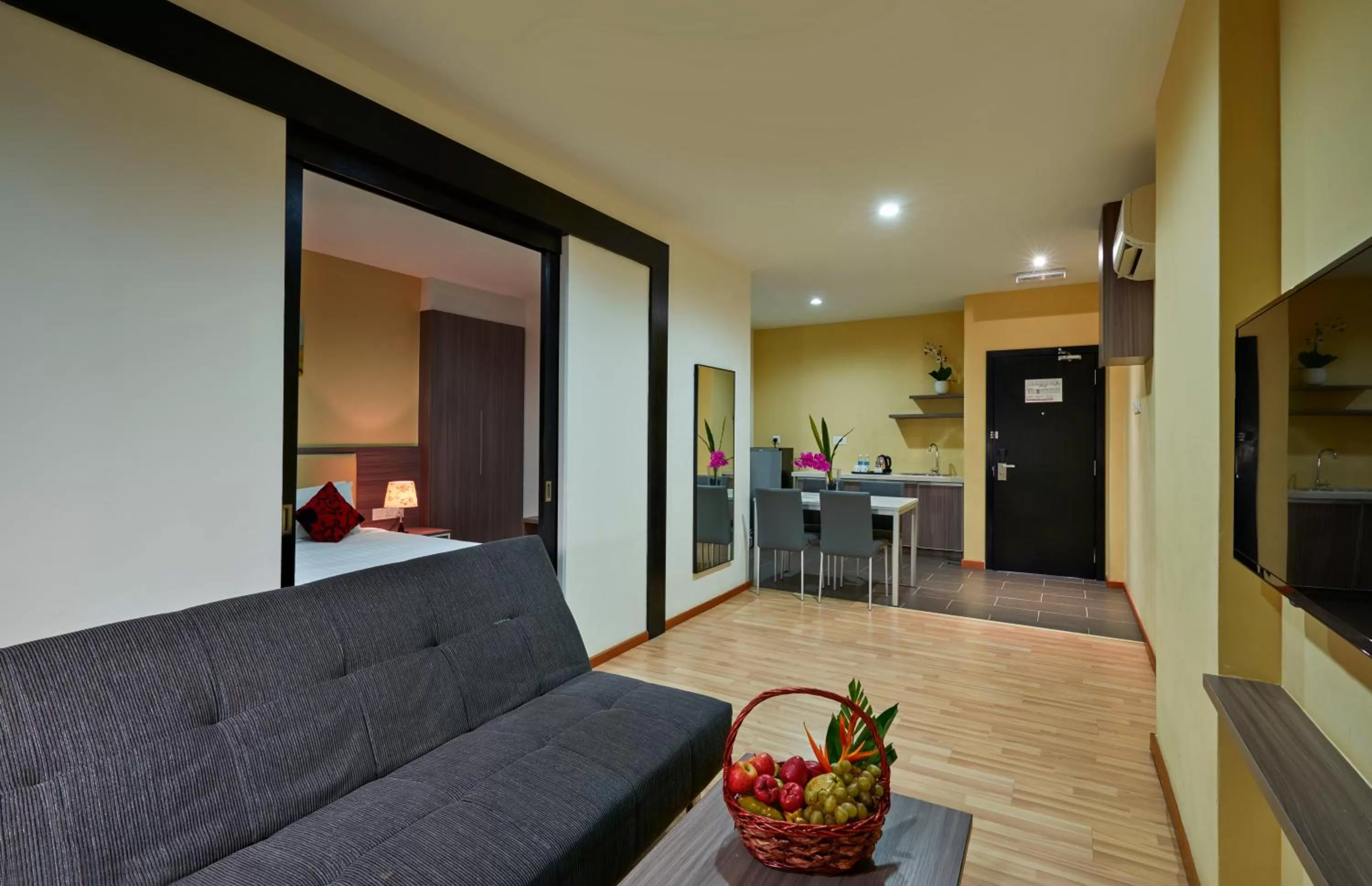 One Bedroom Apartment King in Hotel MetraSquare