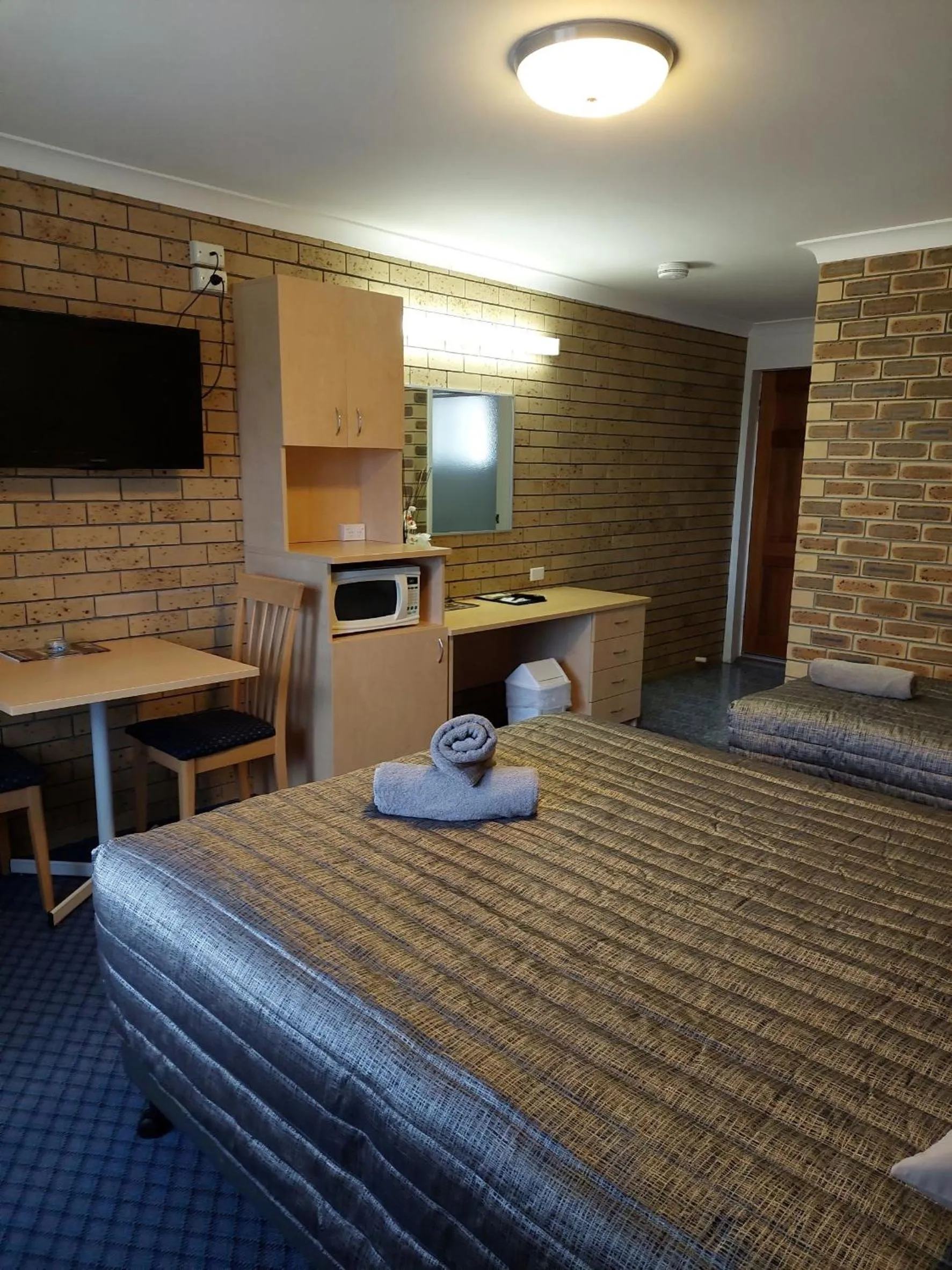 Double or Twin Room in Settlers Motor Inn