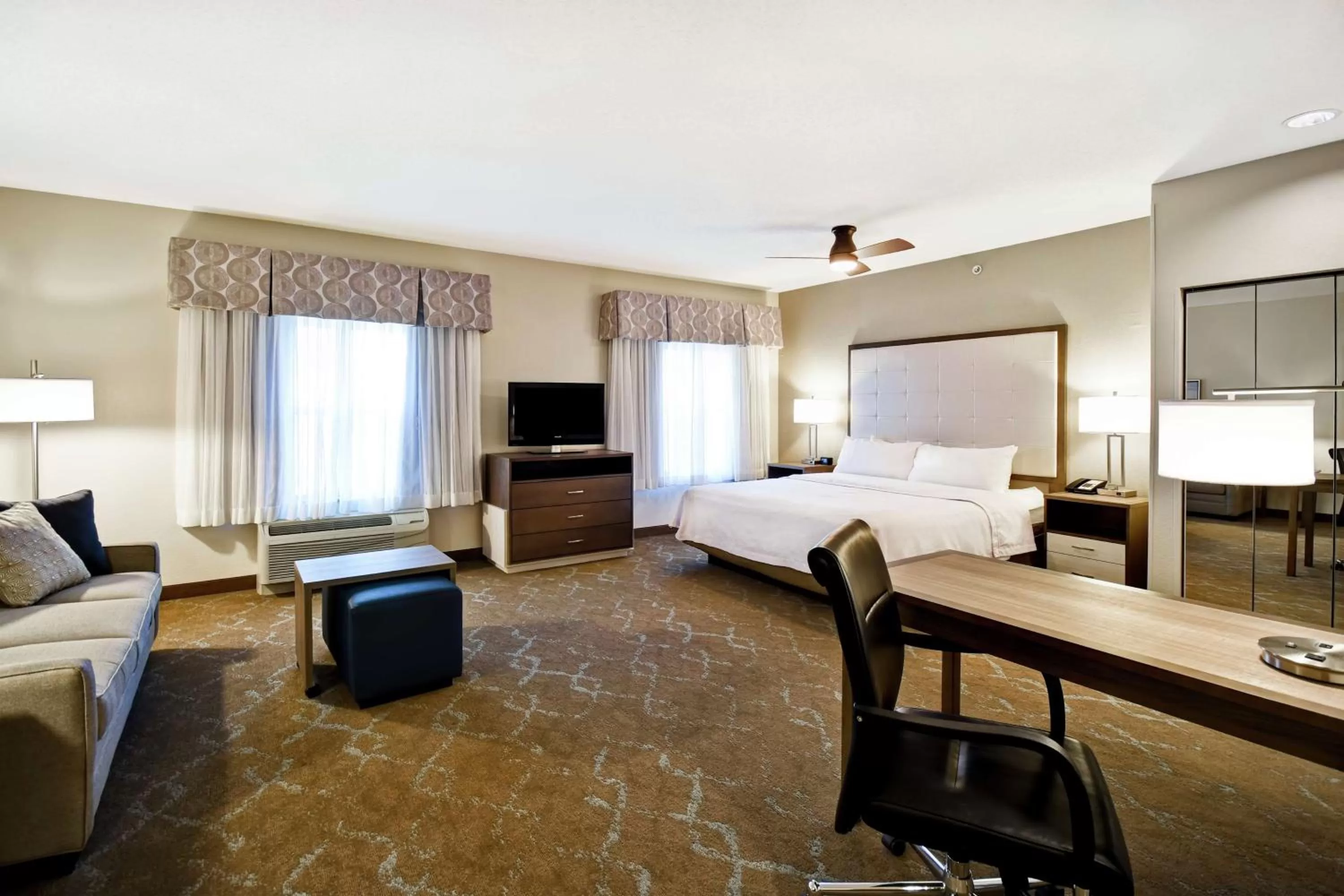 King Studio with Roll-In Shower - Mobility and Hearing Access/Non-Smoking in Homewood Suites by Hilton Dover