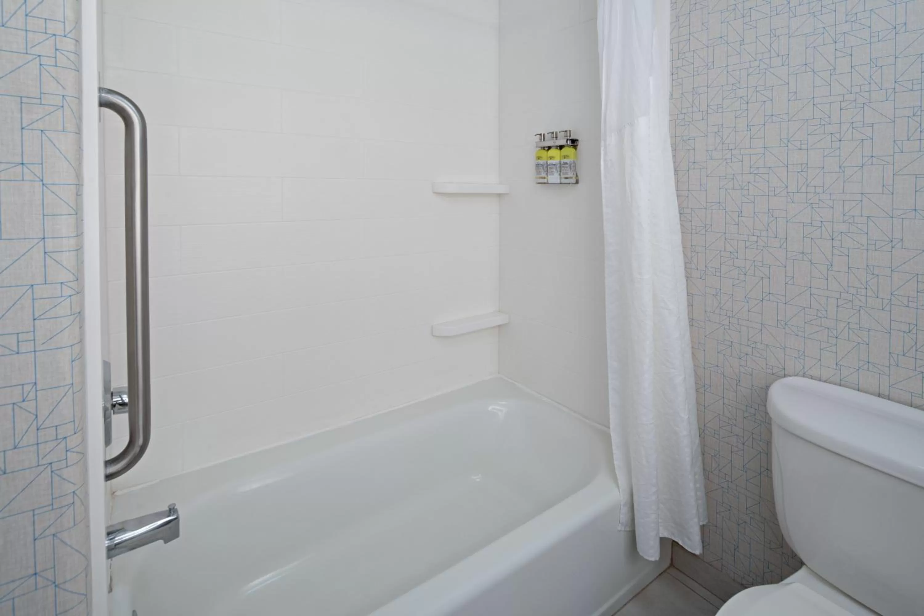 King Suite in Holiday Inn Express Fresno South by IHG