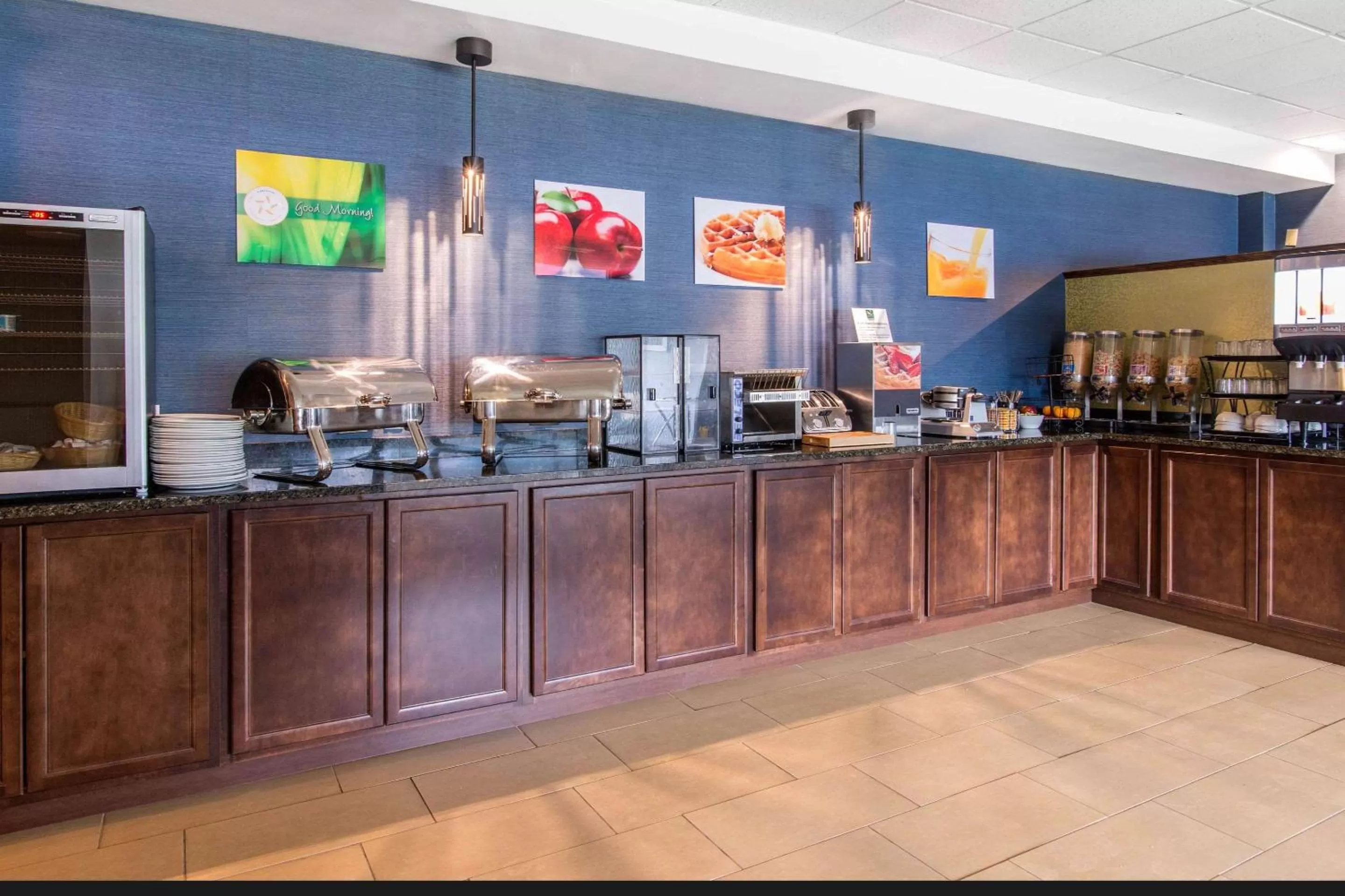Restaurant/places to eat in Quality Hotel & Suites