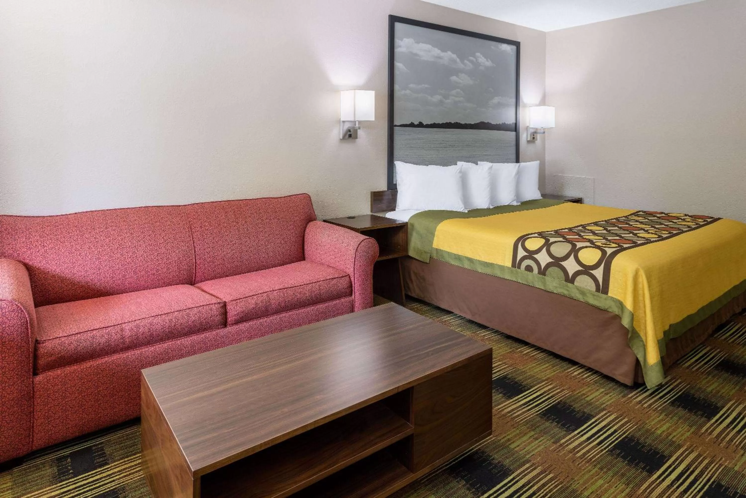 Deluxe King Room - Non-Smoking in Super 8 by Wyndham Williamsburg/Historic Area