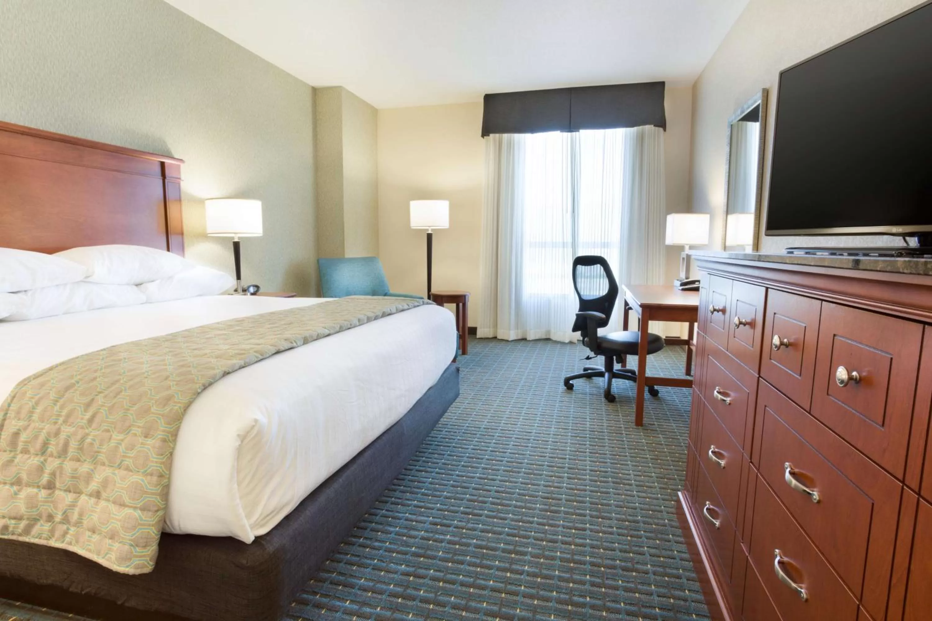 Deluxe King Room - Hearing Accessible, Shower in Drury Inn & Suites Colorado Springs Near the Air Force Academy