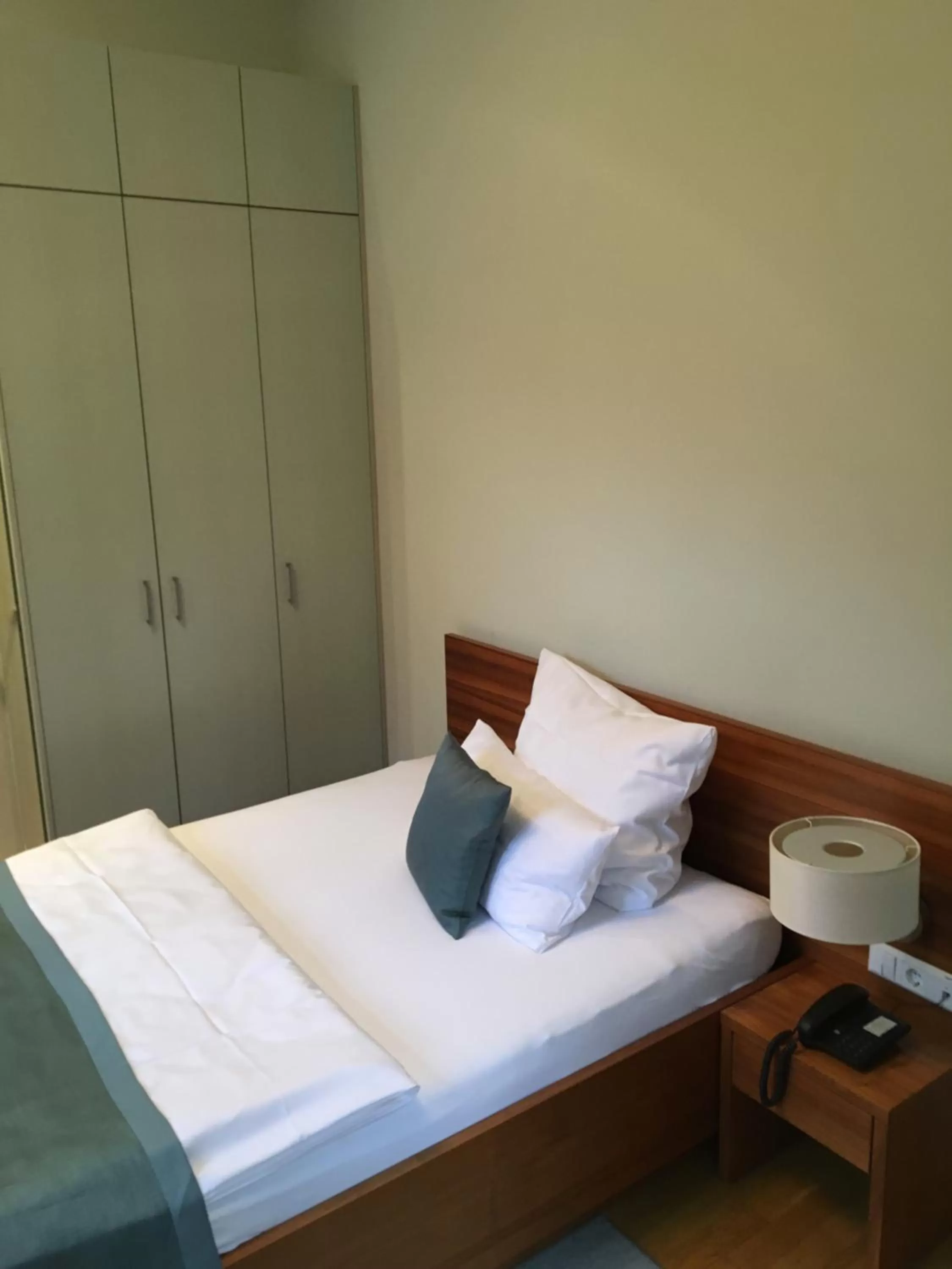 Photo of the whole room, Bed in Hotel Schloss Rabenstein