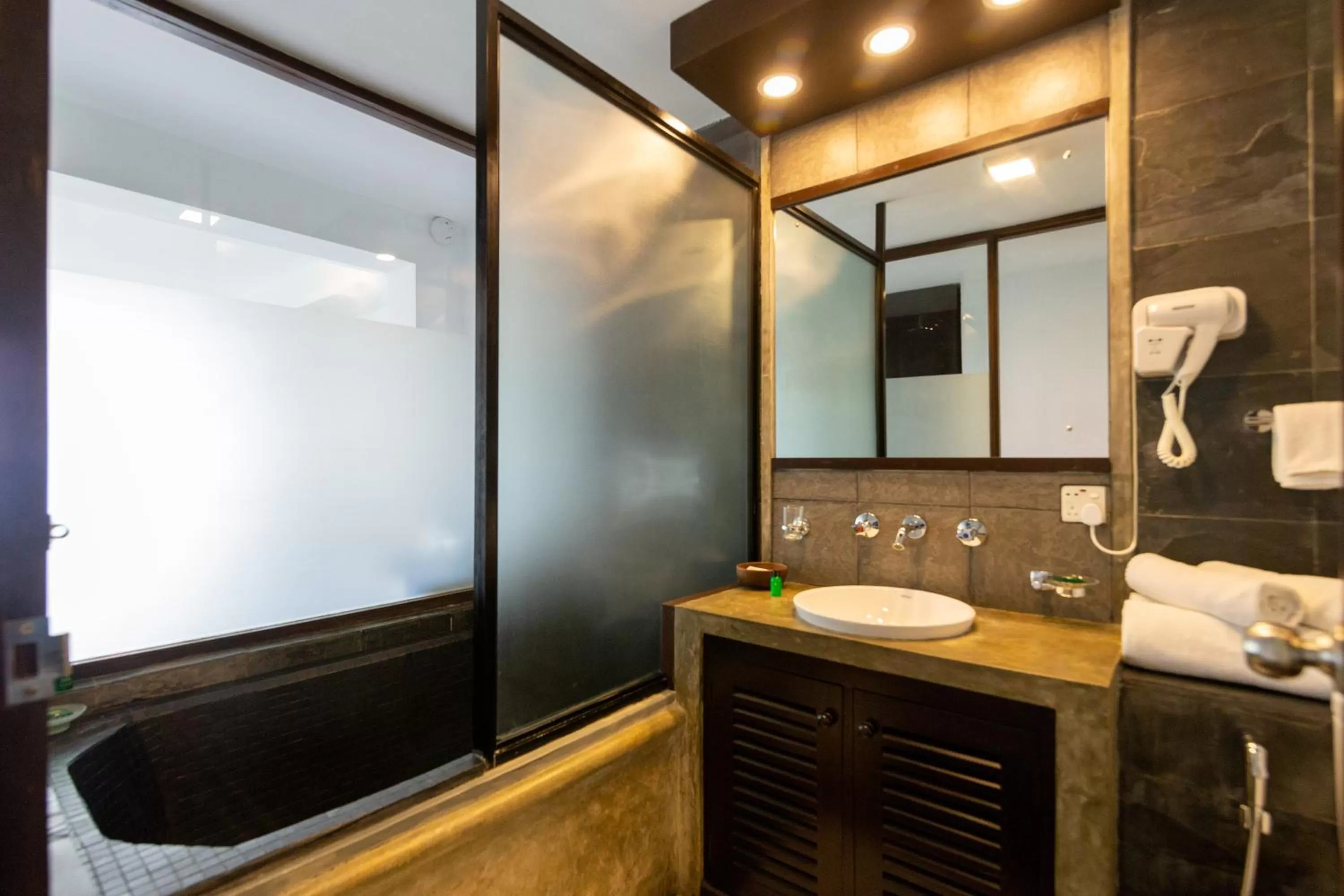  Deluxe Double Room with 10% off on selected wines in The Theva Residency