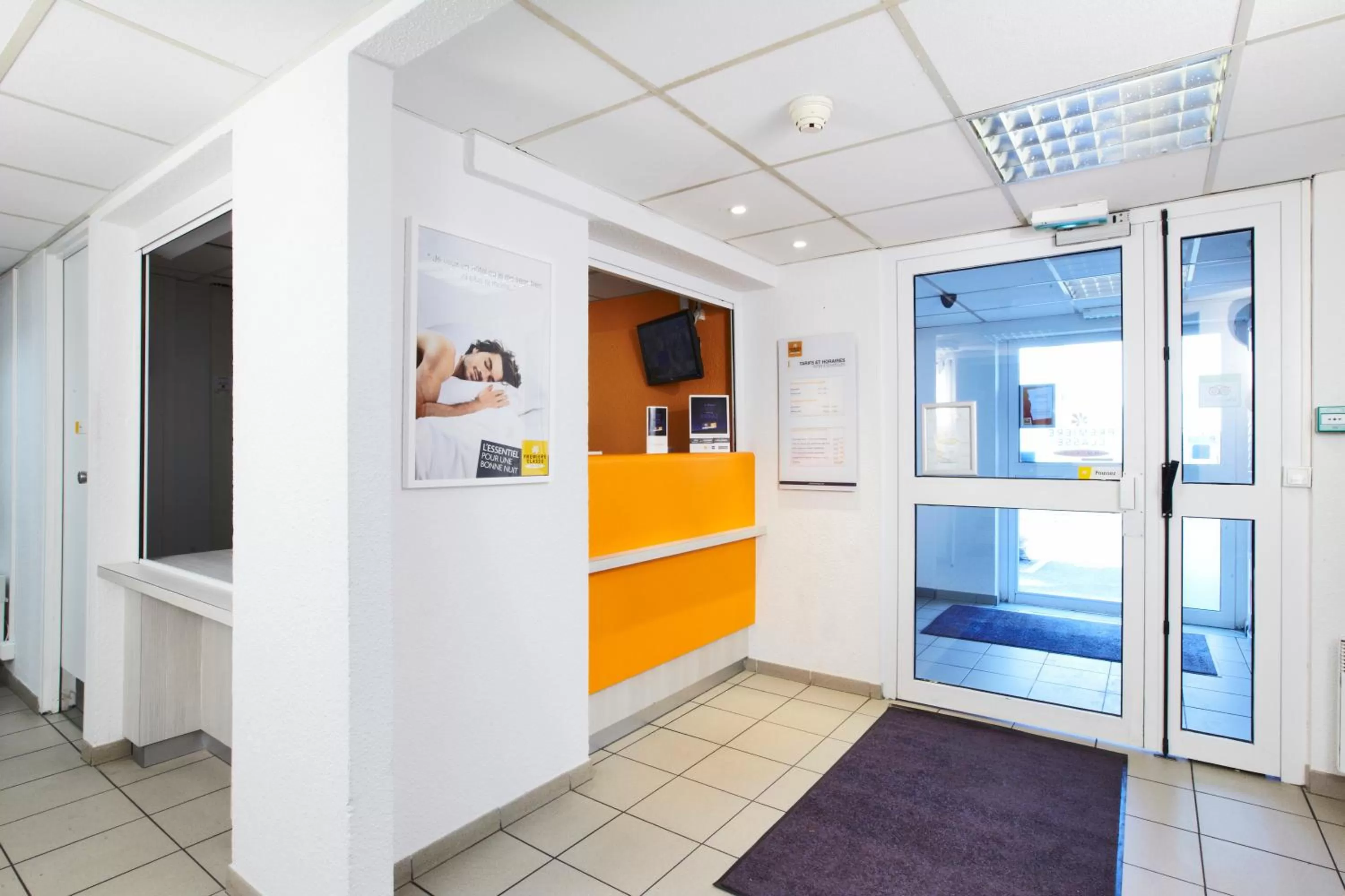 Lobby or reception in Kyriad ECO - Montreuil
