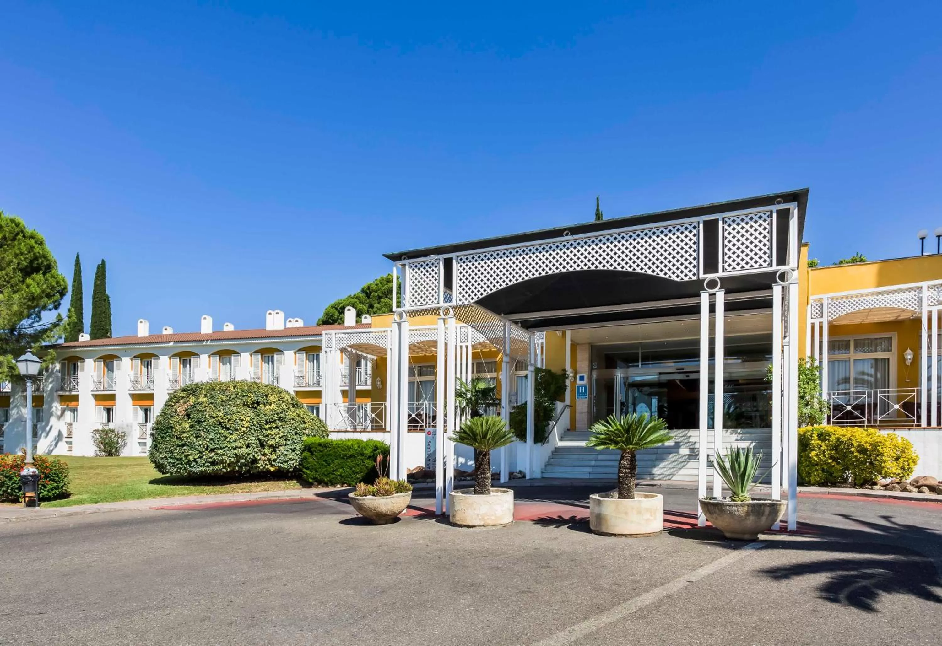 Property building in Exe Las Adelfas