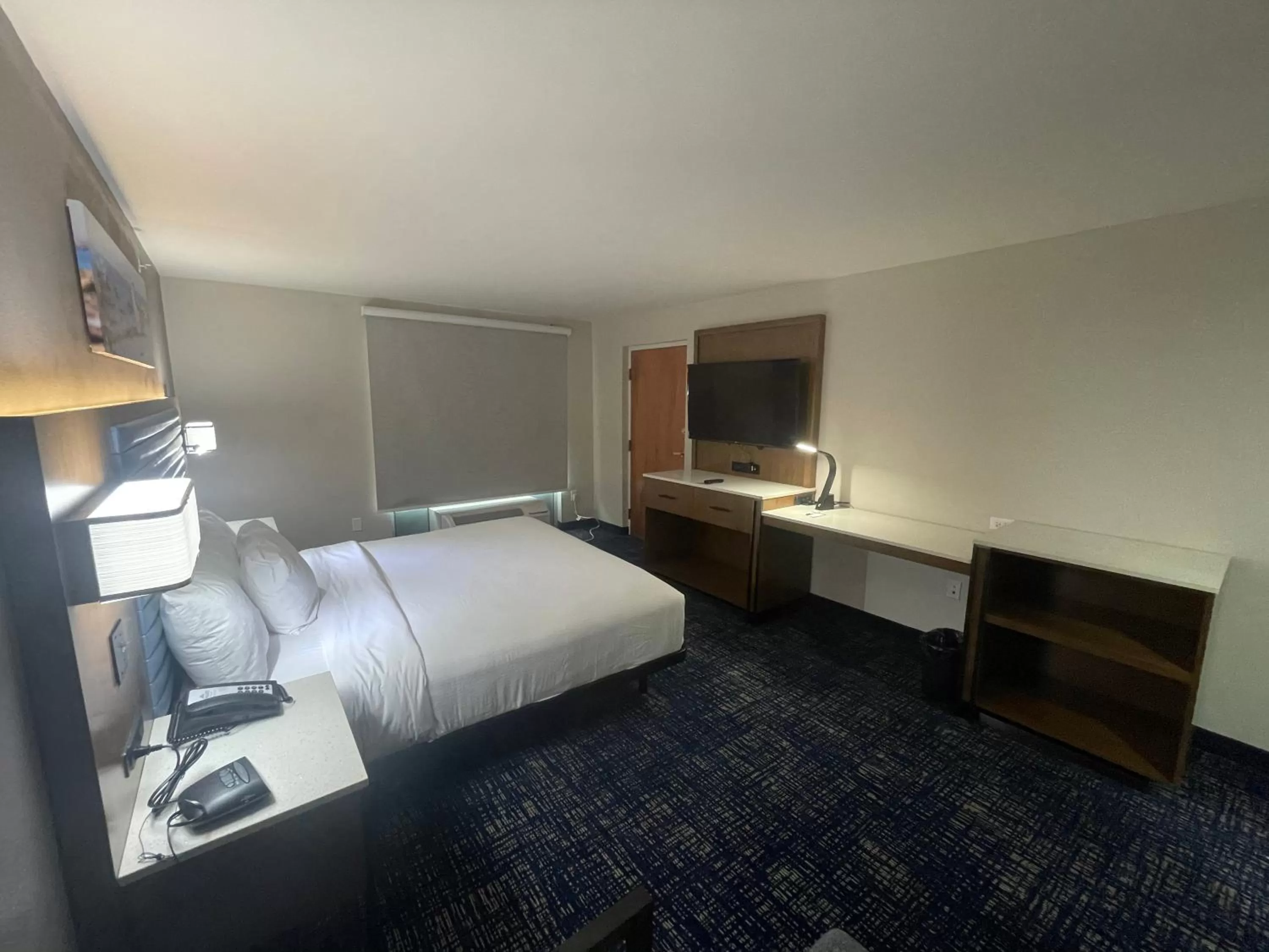 King Room with Mobility Access - Pet Friendly/Non-Smoking in Wingate by Wyndham Panama City Area Lynn Haven