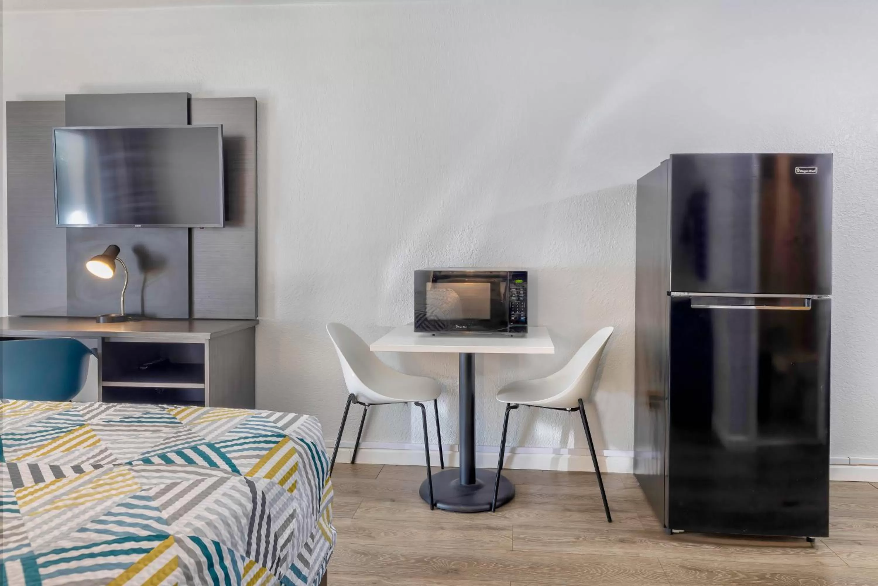 Queen Suite - Non-Smoking in Studio 6 Effingham, IL