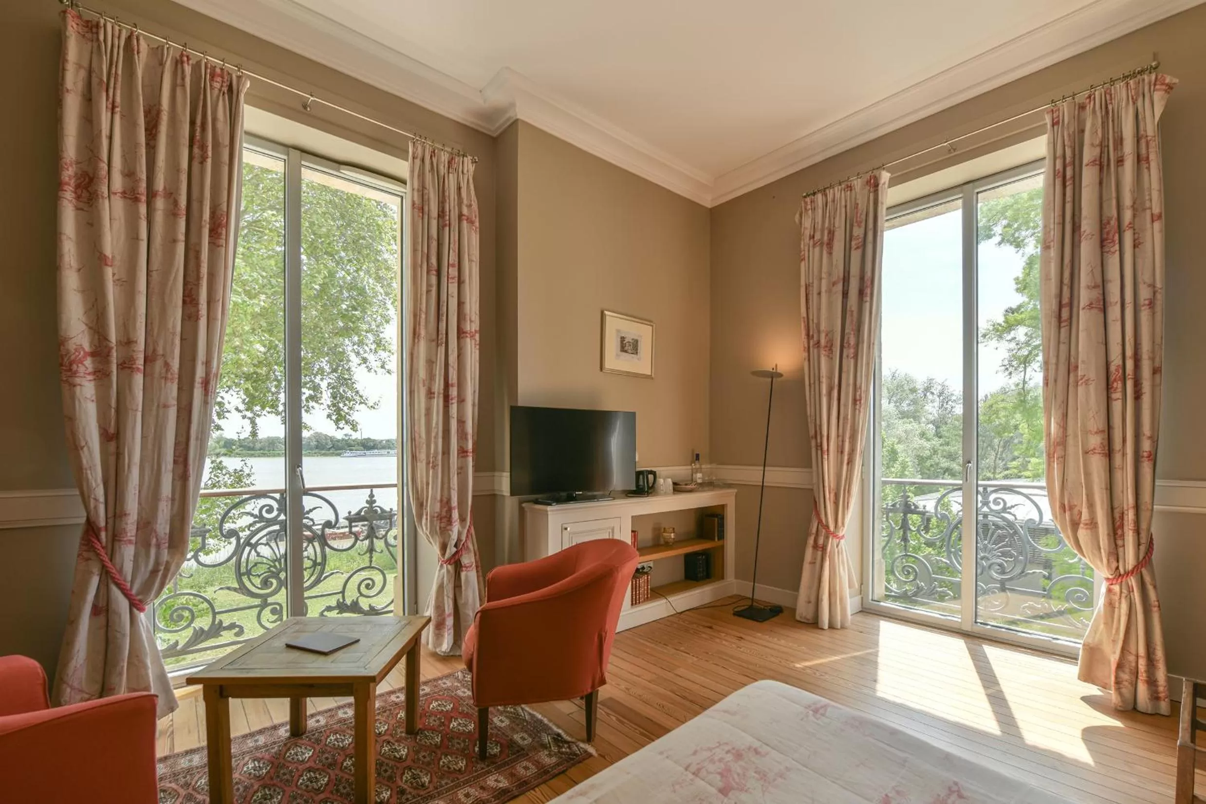 Deluxe Double Room Garonne View in Château Grattequina Hôtel