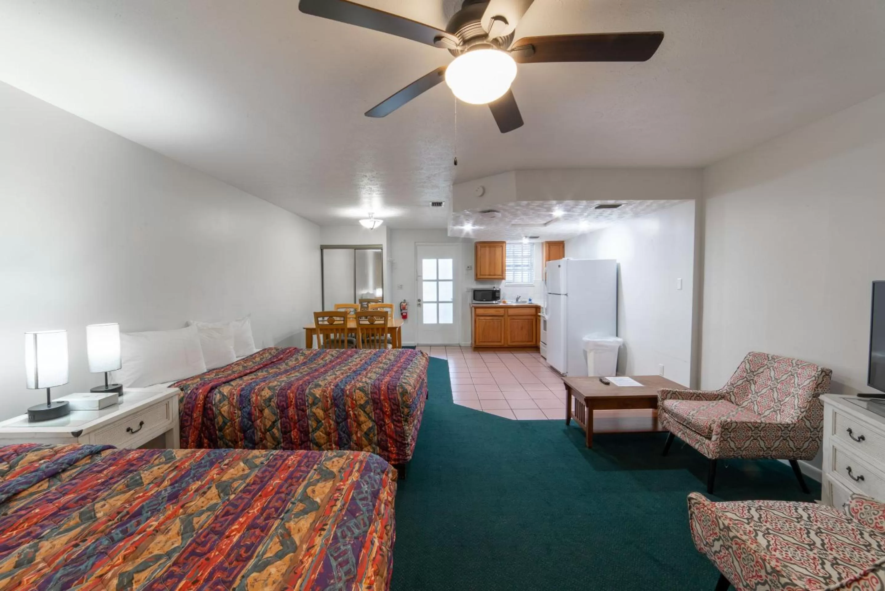 Family Suite in Captain's Table Hotel by Everglades Adventures