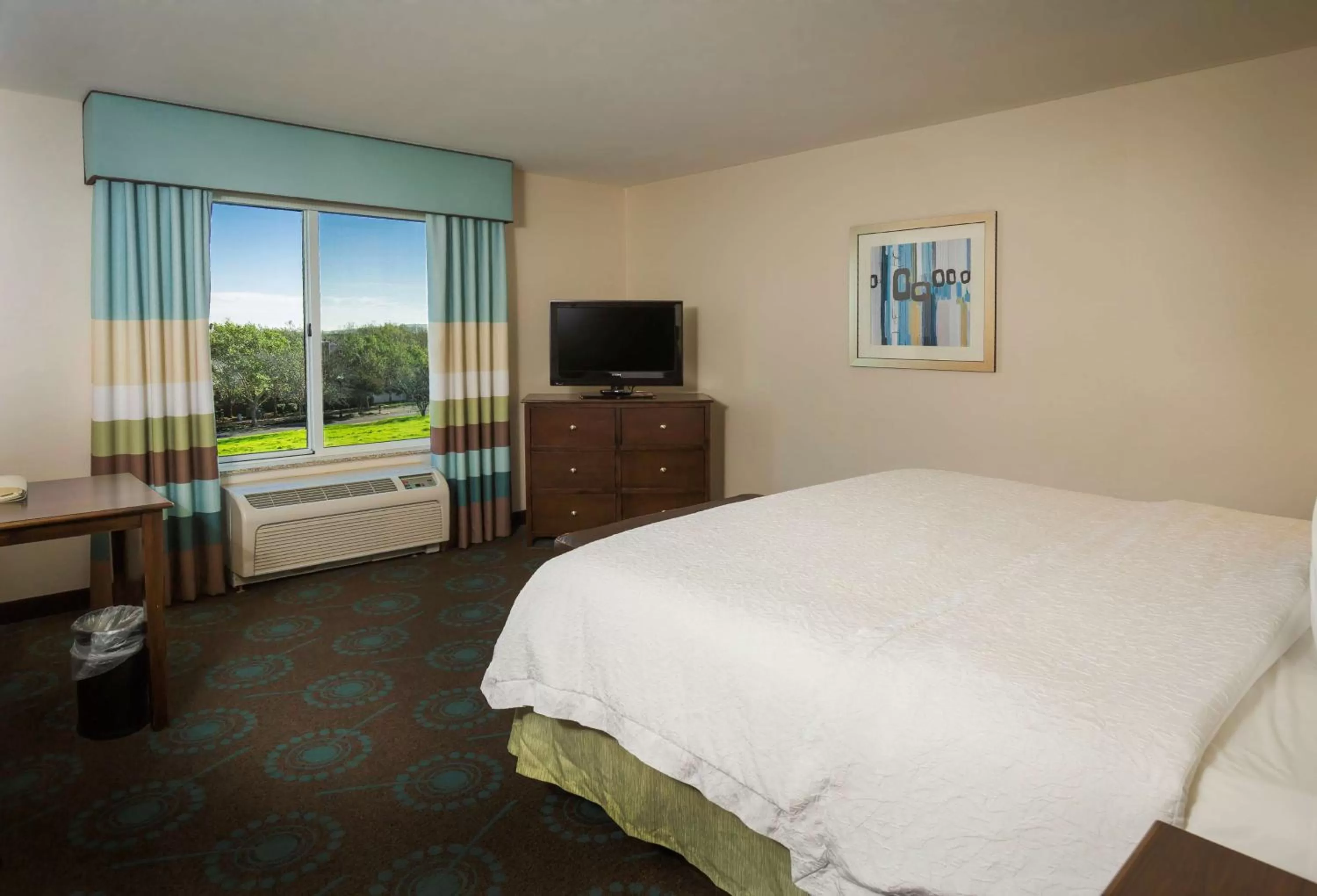 King Room with King Bed - Non-Smoking in Hampton Inn & Suites Suisun City Waterfront