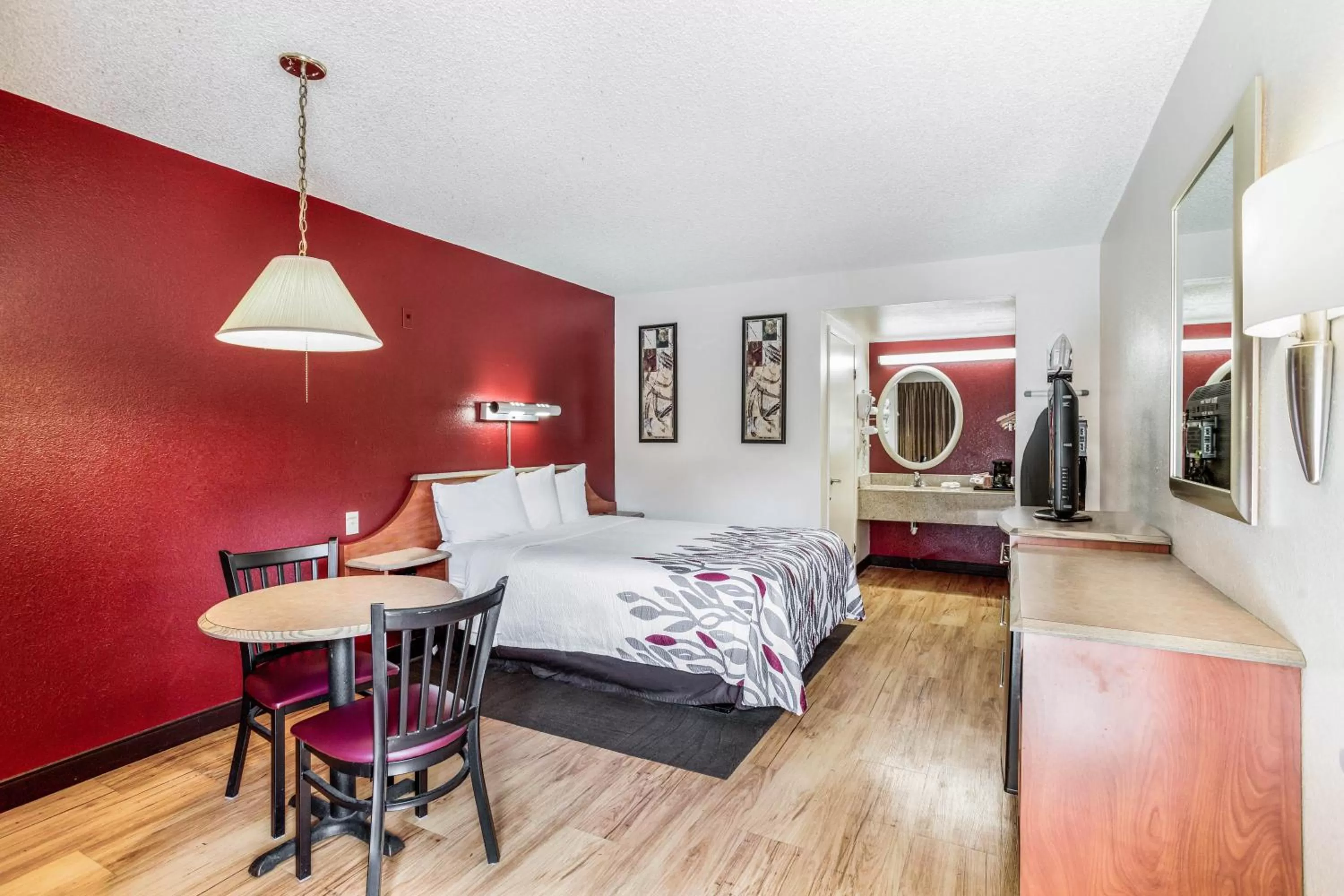 Deluxe Queen Room Smoke Free in Red Roof Inn Gallup