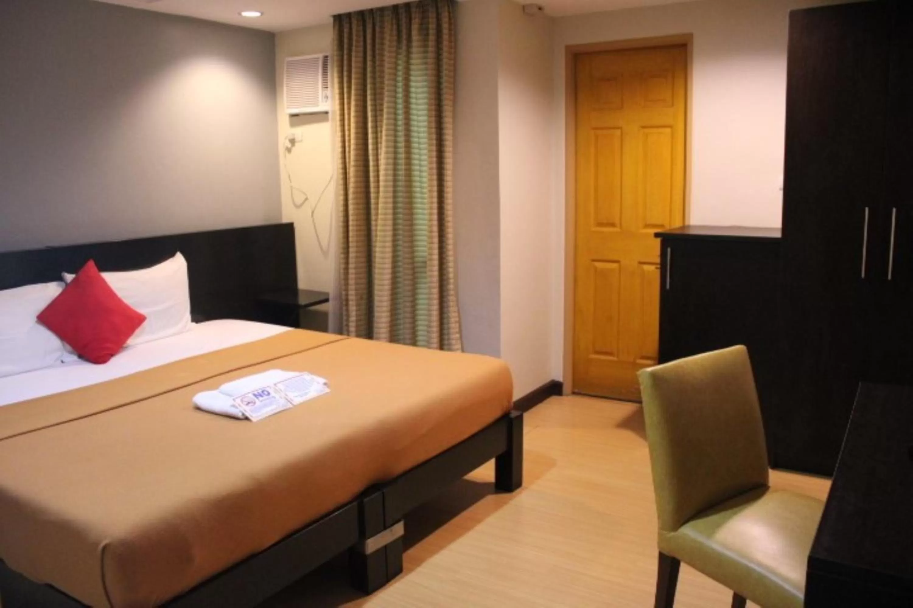 Deluxe Room in Festive Hotel Makati