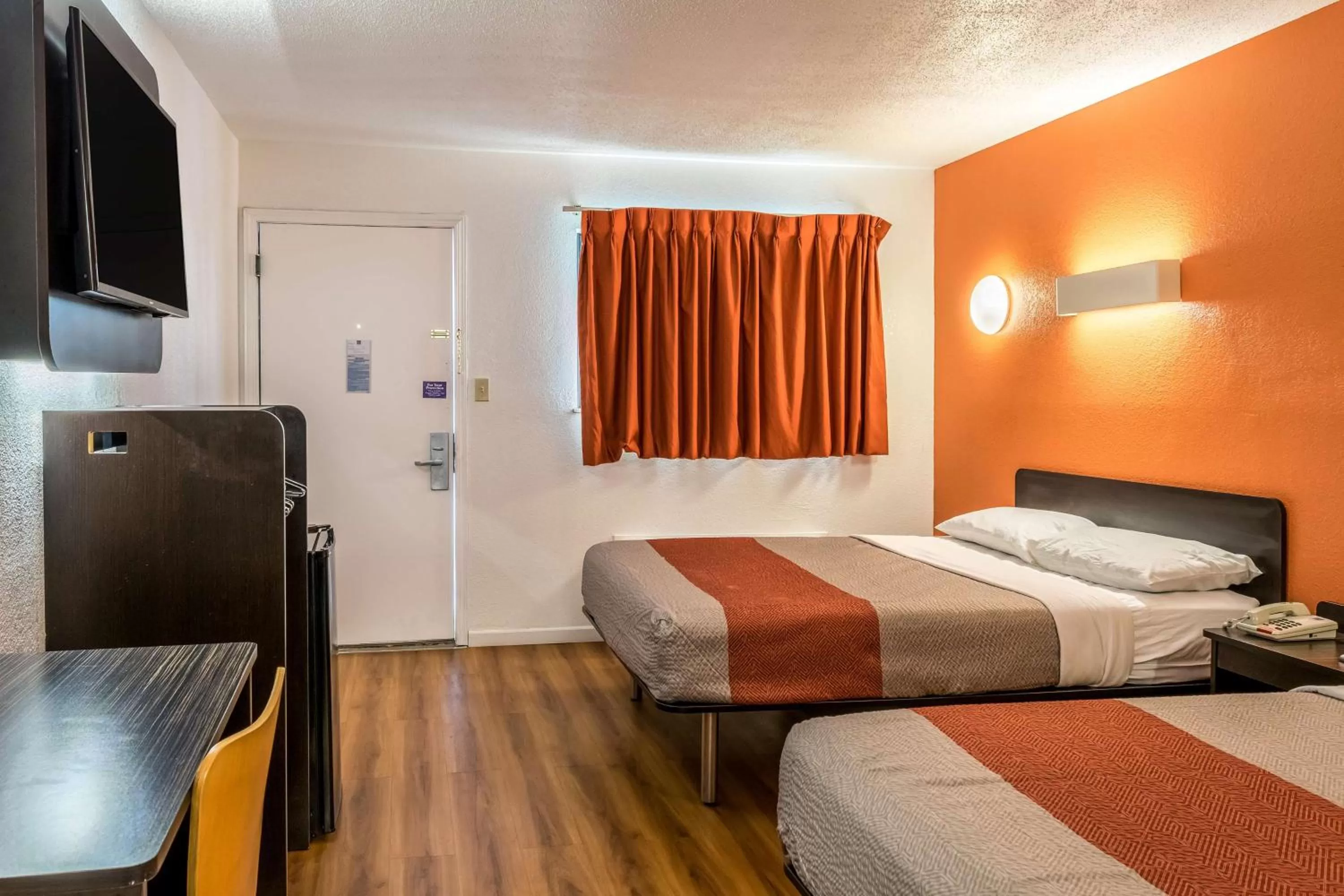 Queen Room with Two Queen Beds - Disability Access - Smoking in Motel 6 Florence, KY - Cincinnati Airport