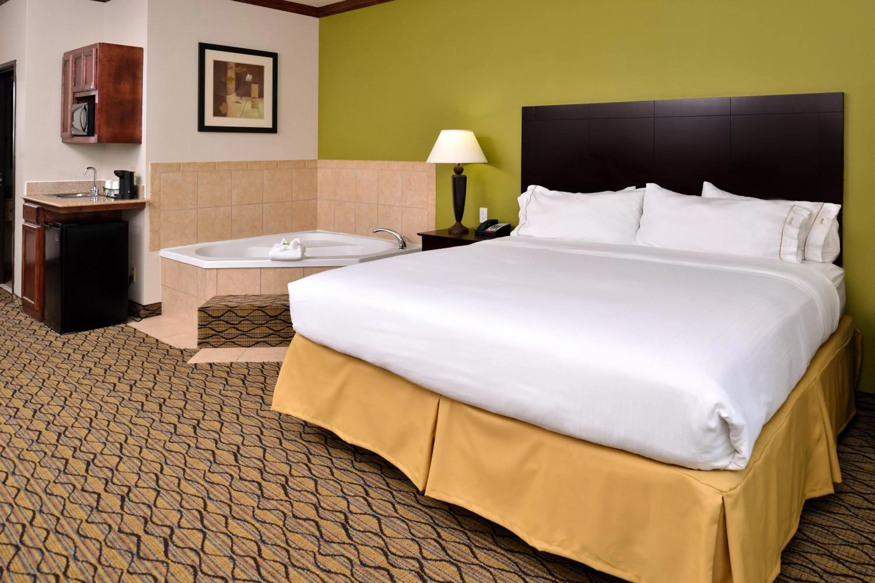 King Suite - Non-Smoking in Holiday Inn Express Hotel & Suites Sherman Highway 75 by IHG