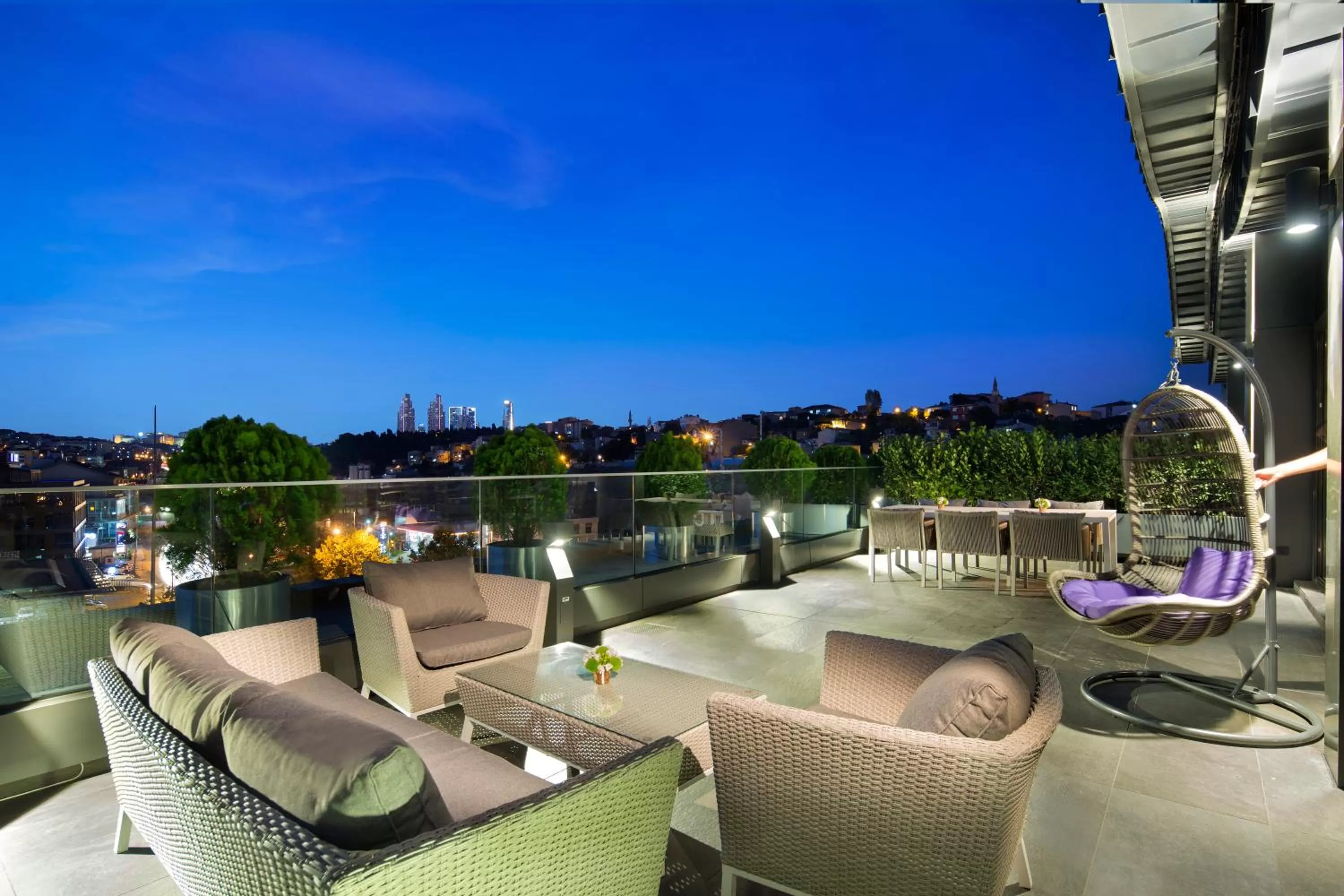 One-Bedroom King Suite with Terrace in DoubleTree by Hilton Istanbul - Piyalepasa