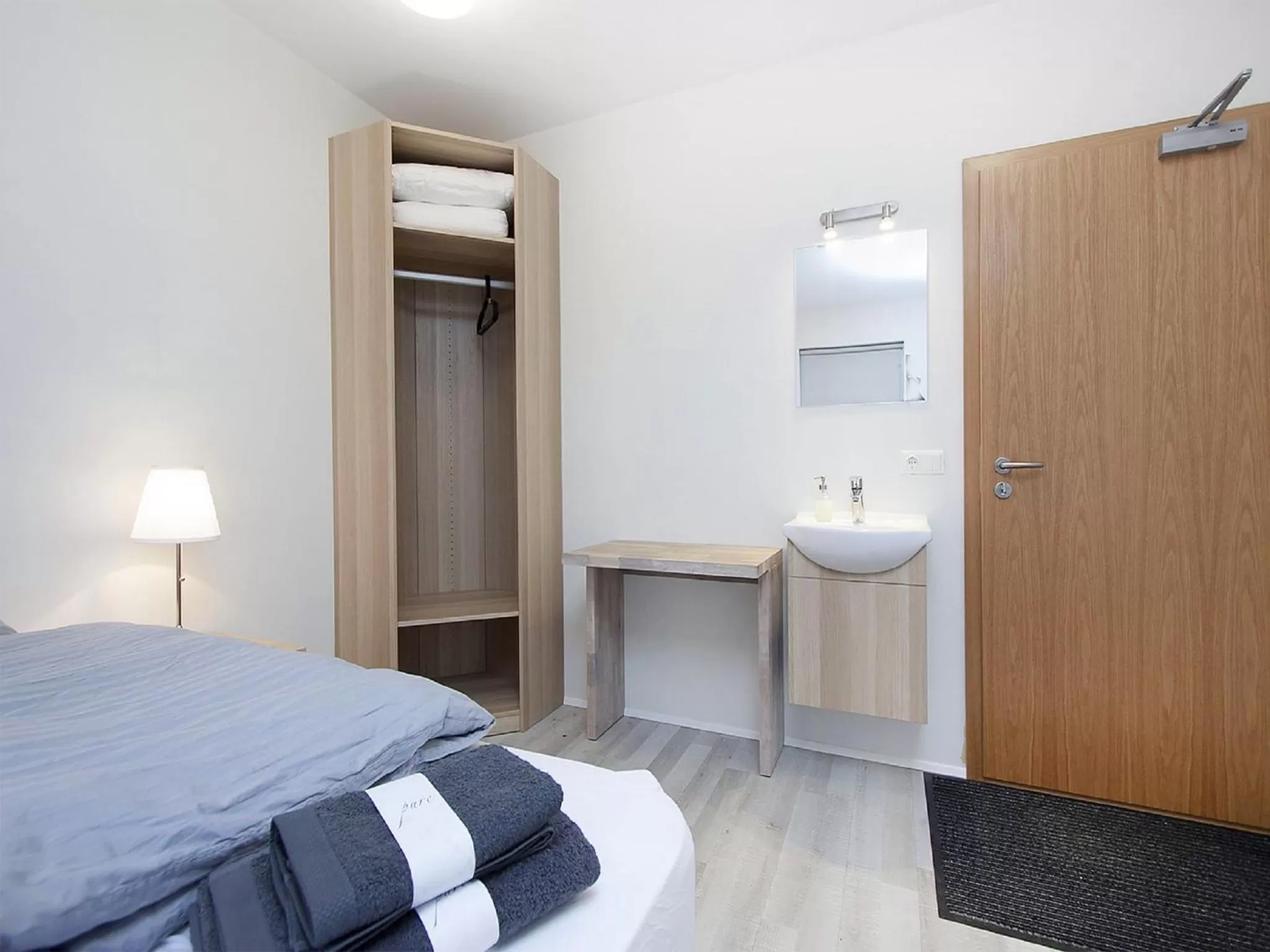 Family Room with Shared Bathroom in KEF Guesthouse by Keflavík airport