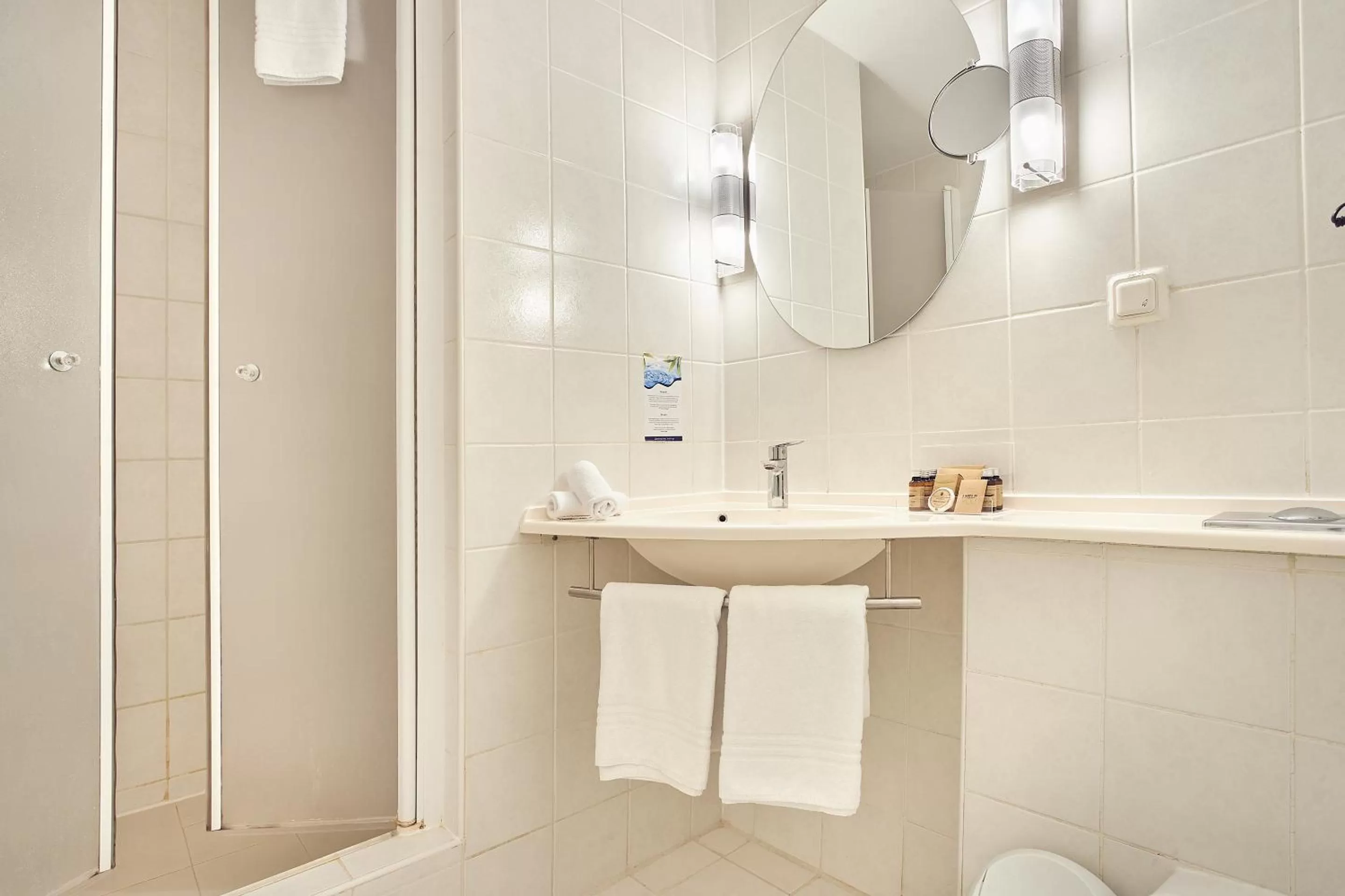 Standard Twin Room in Continental Forum Constanta