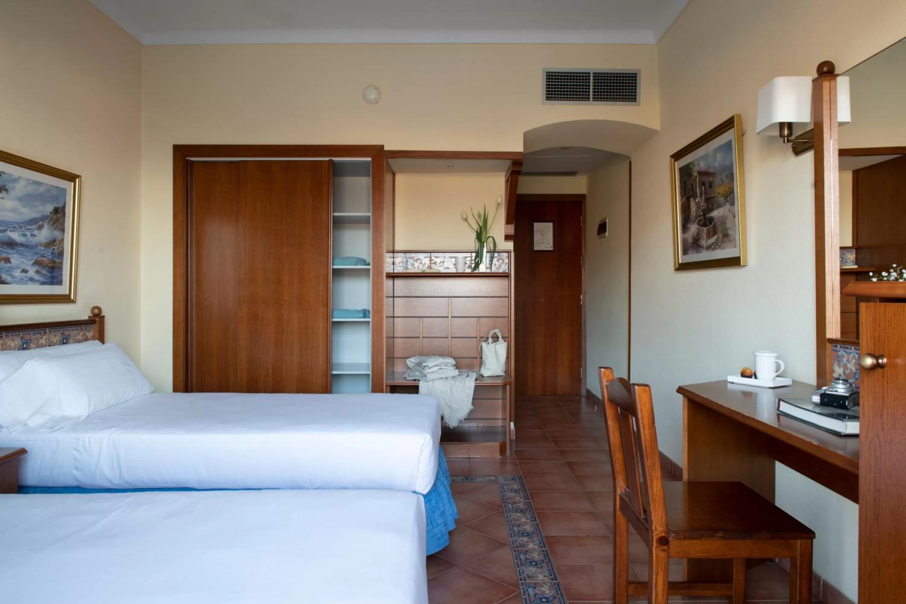 Double or Twin Room with Partial Sea View in Hotel Roses Platja