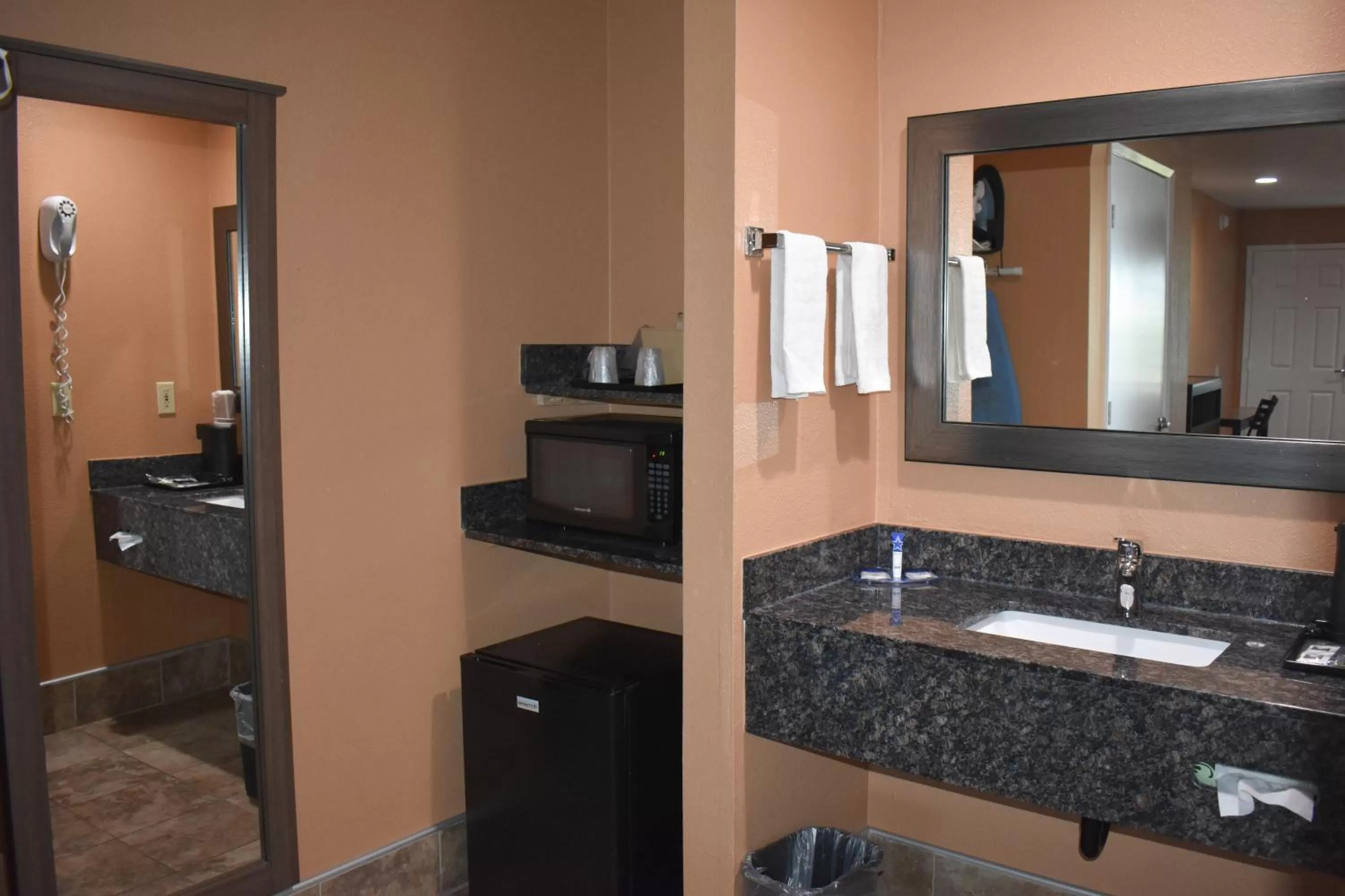 King Room - Non-Smoking in Americas Best Value Inn Manteca