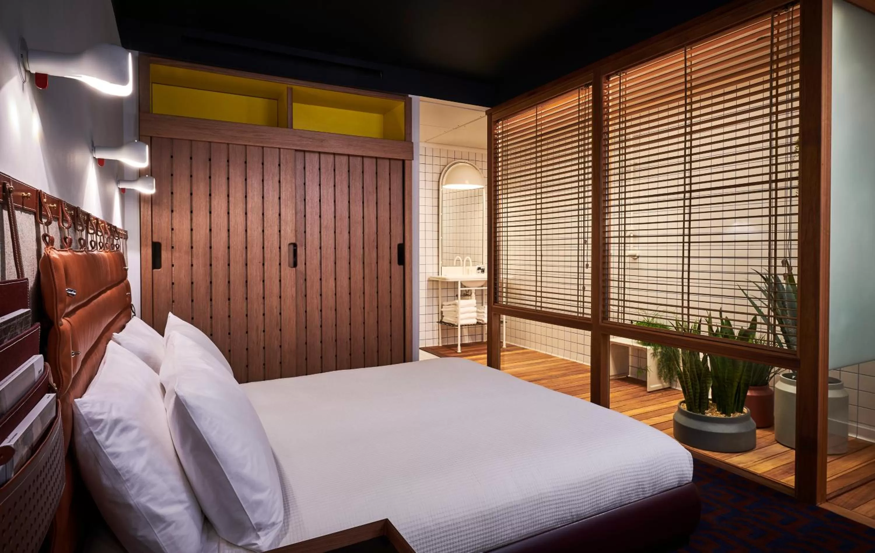  Double Room with No Window in The Standard London