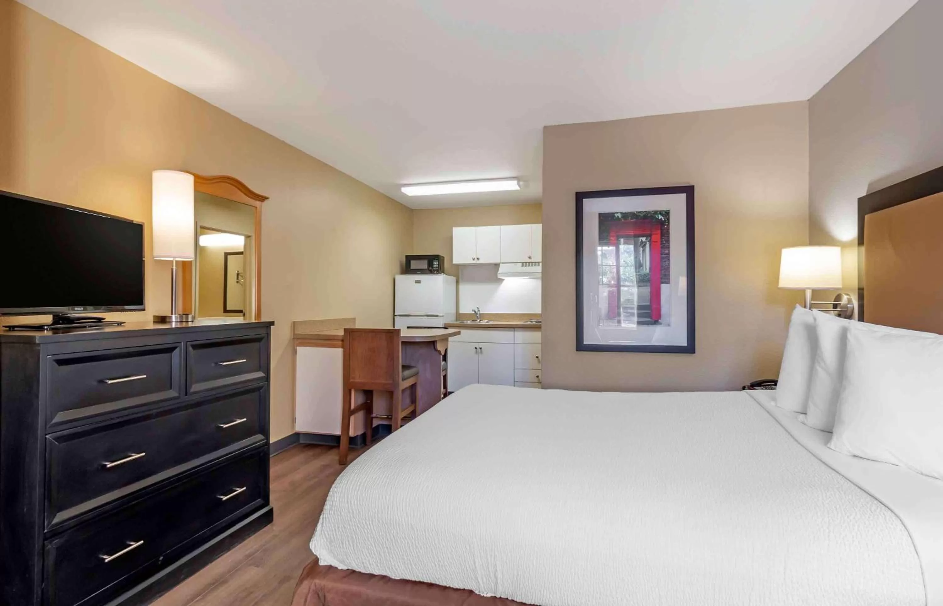 Queen Studio - Non-Smoking in Extended Stay America Suites - Kansas City - Shawnee Mission