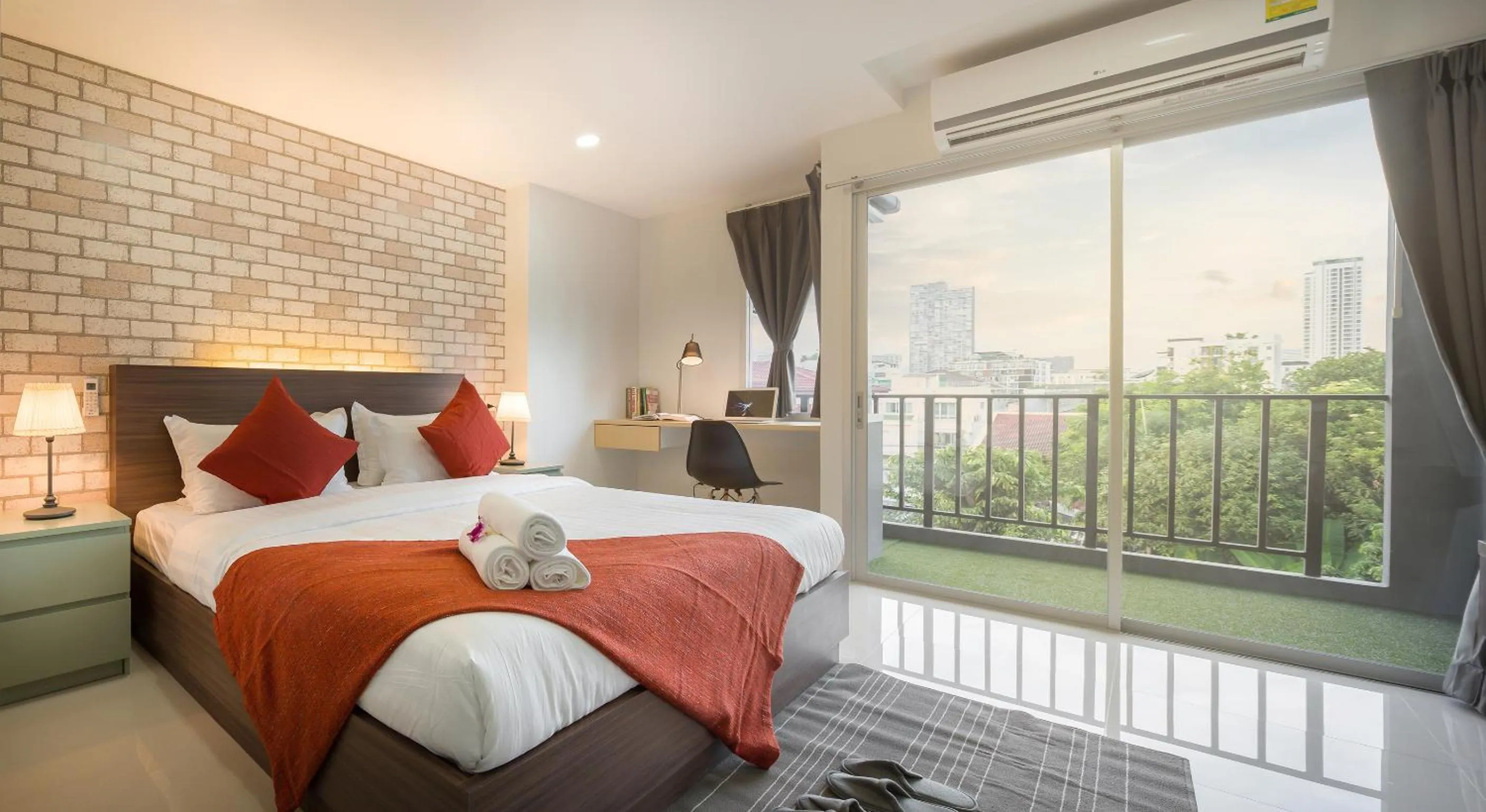 Deluxe Double Room with Balcony in Q Space Residence