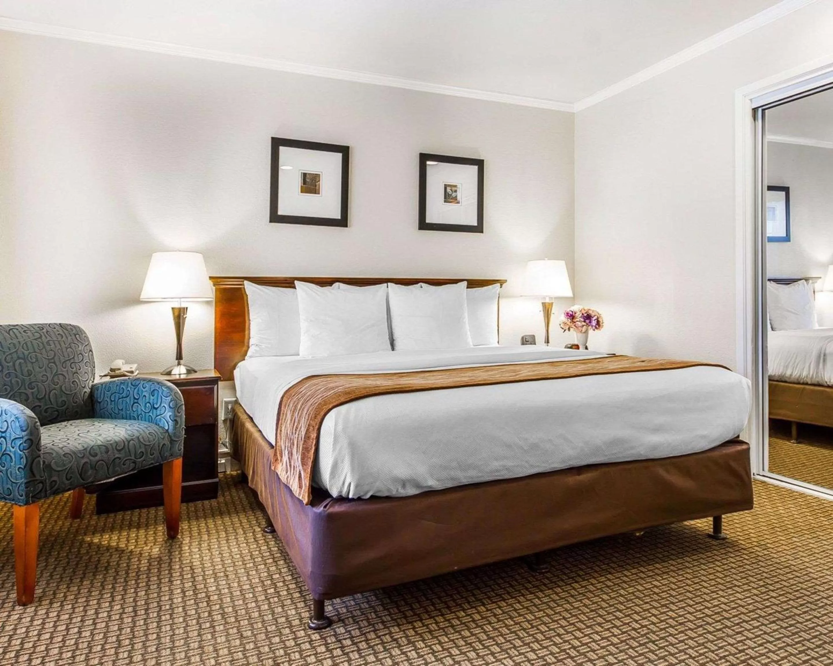 King Room - Disability Access in The Inn at 1252 Monterey