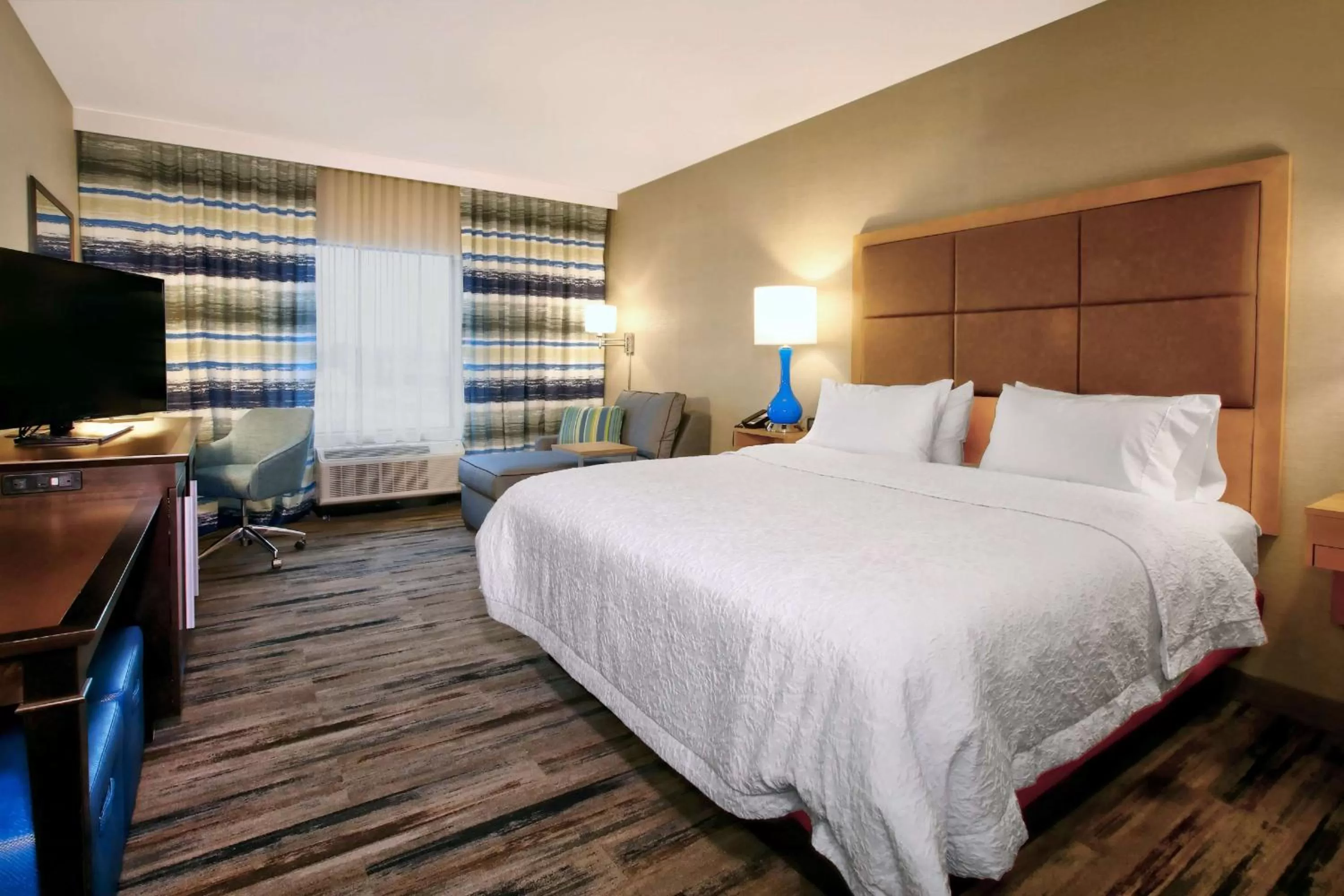 King Room - Non-Smoking in Hampton Inn & Suites By Hilton Baltimore/Aberdeen, Md